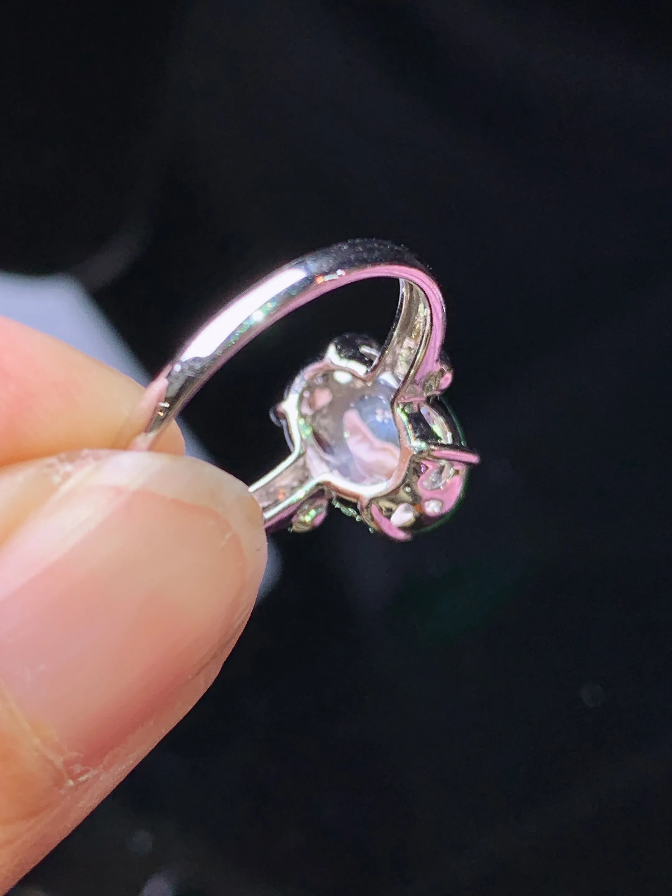 18k金钻镶嵌翠绿蛋面戒指 玉质细腻 色泽清新艳丽 圈口13 整体尺寸10.8*7.5*4.6