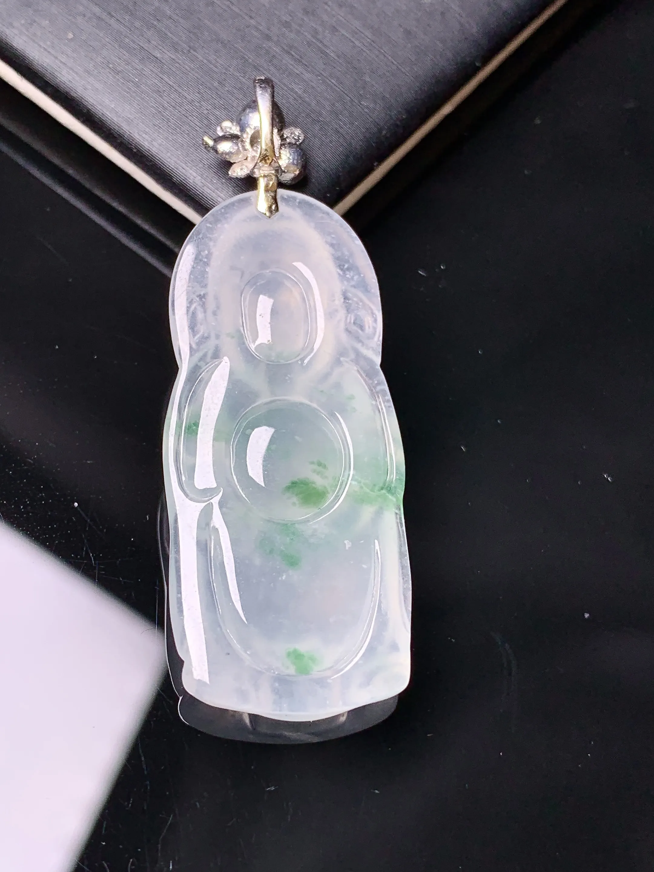 18k金镶嵌飘绿财神爷吊坠 玉质细腻 色泽清新艳丽 整体尺寸46*17*5.5