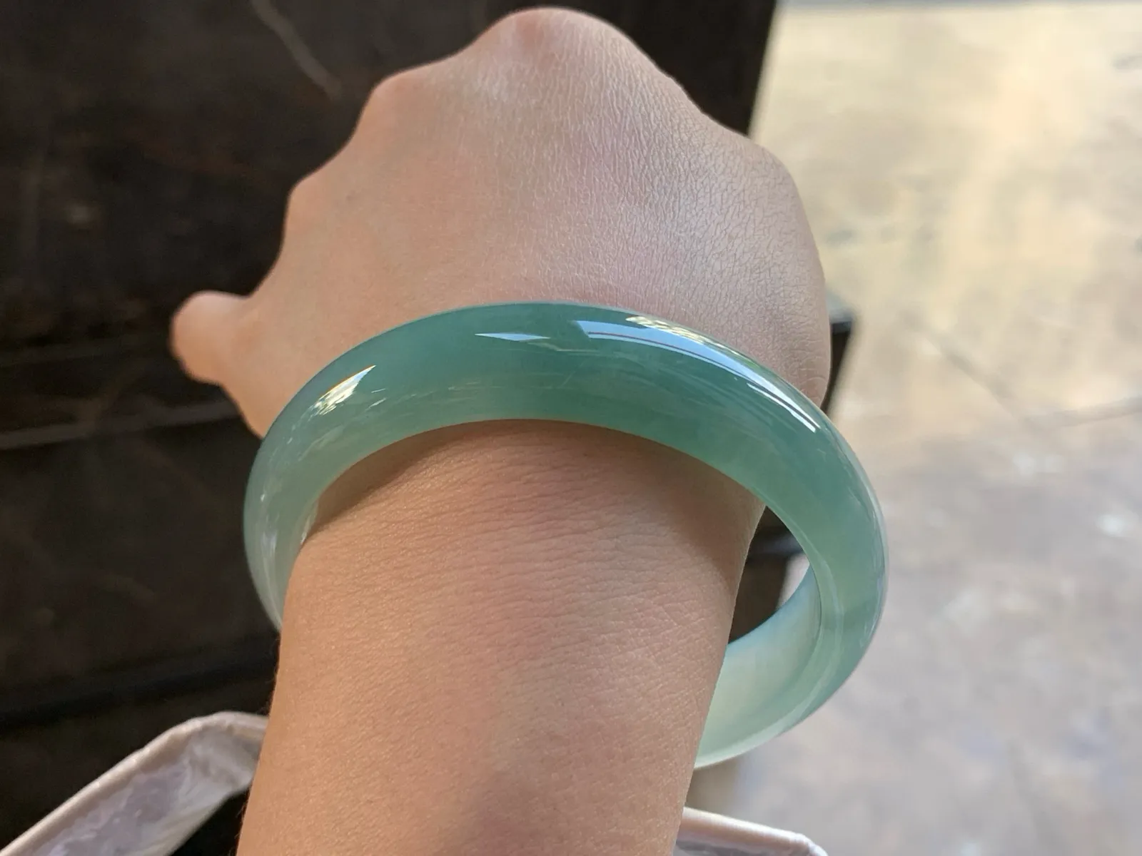 59-15-7.8
冰蓝花宽版手镯^_^起光 鲜艳 完美