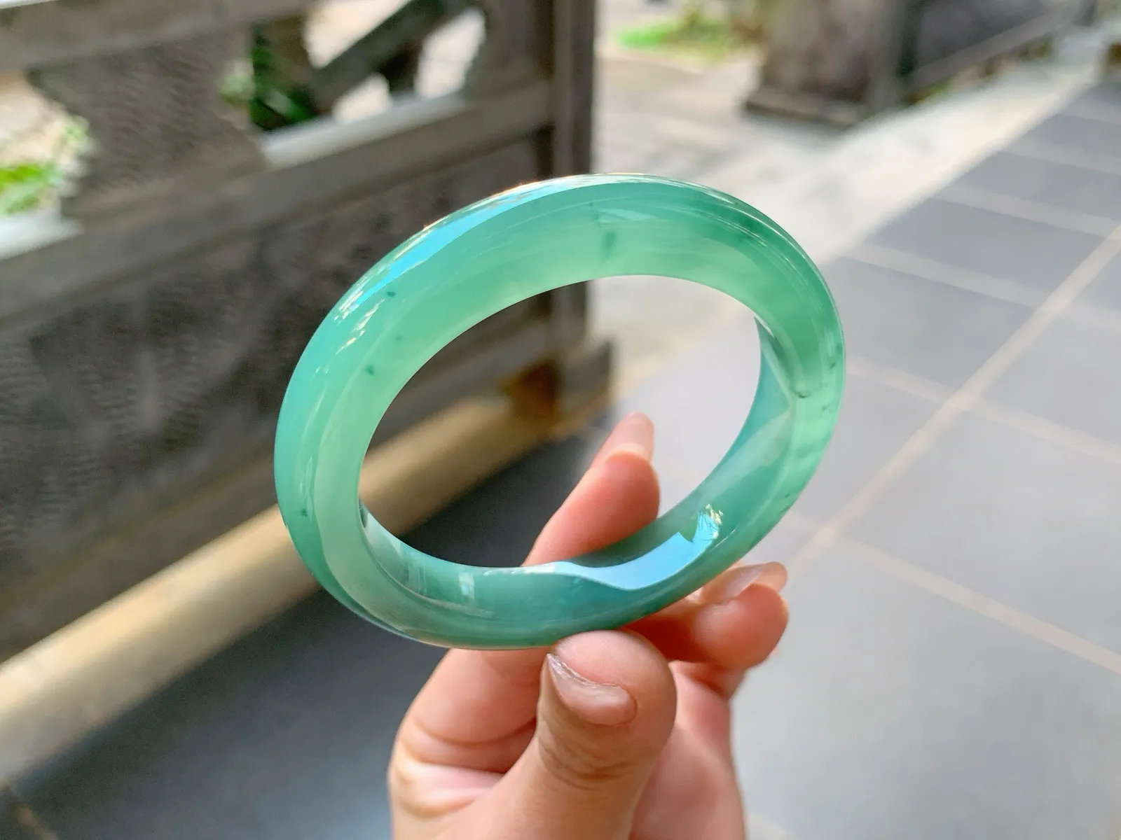 ｜52圈口
满色油青底，油润大方胶润透体，超级养眼，一眼万年的感觉，