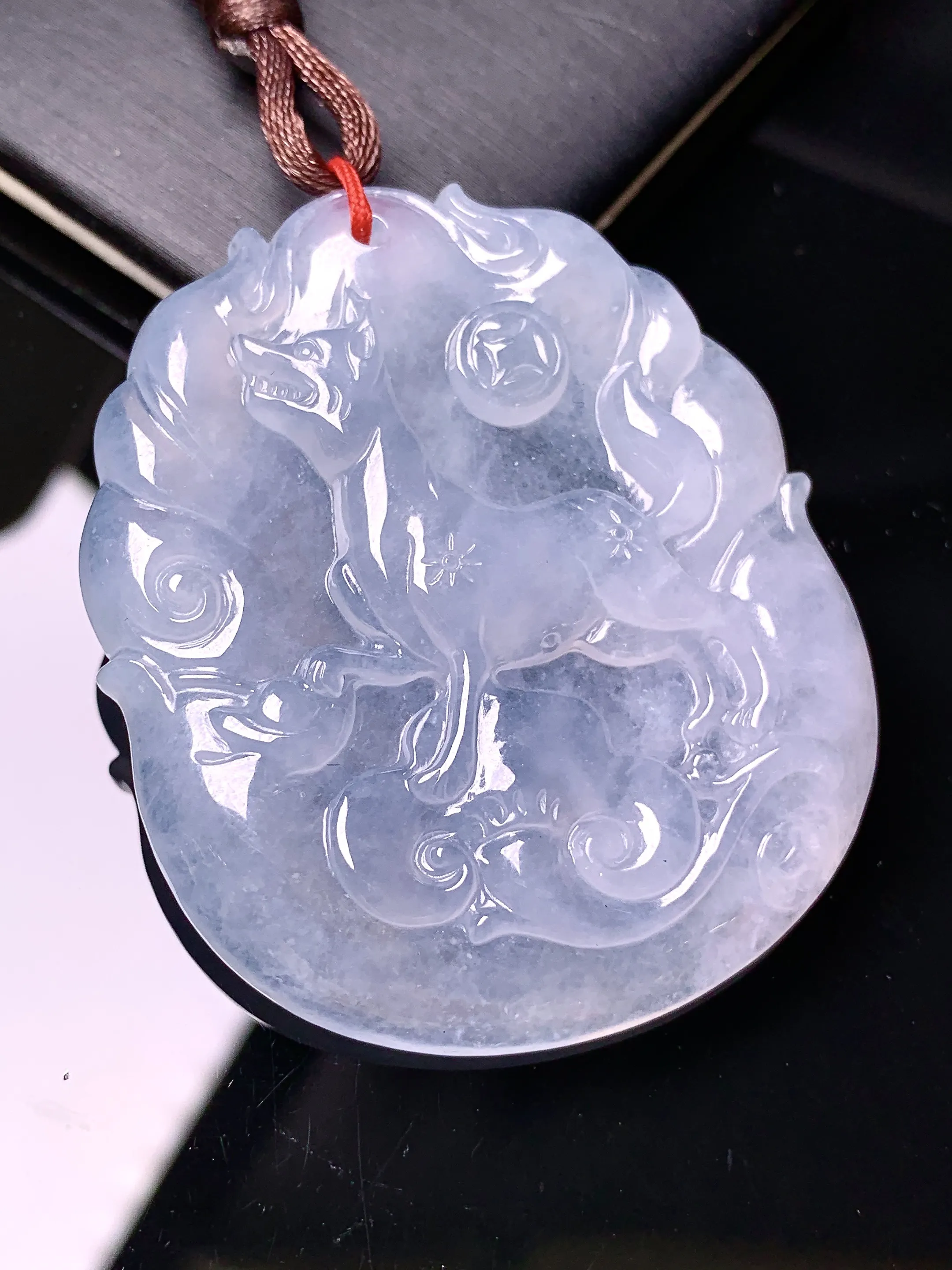 冰种生肖狗牌吊坠 玉质细腻 色泽清新艳丽 整体尺寸48.5*41.2*5.8