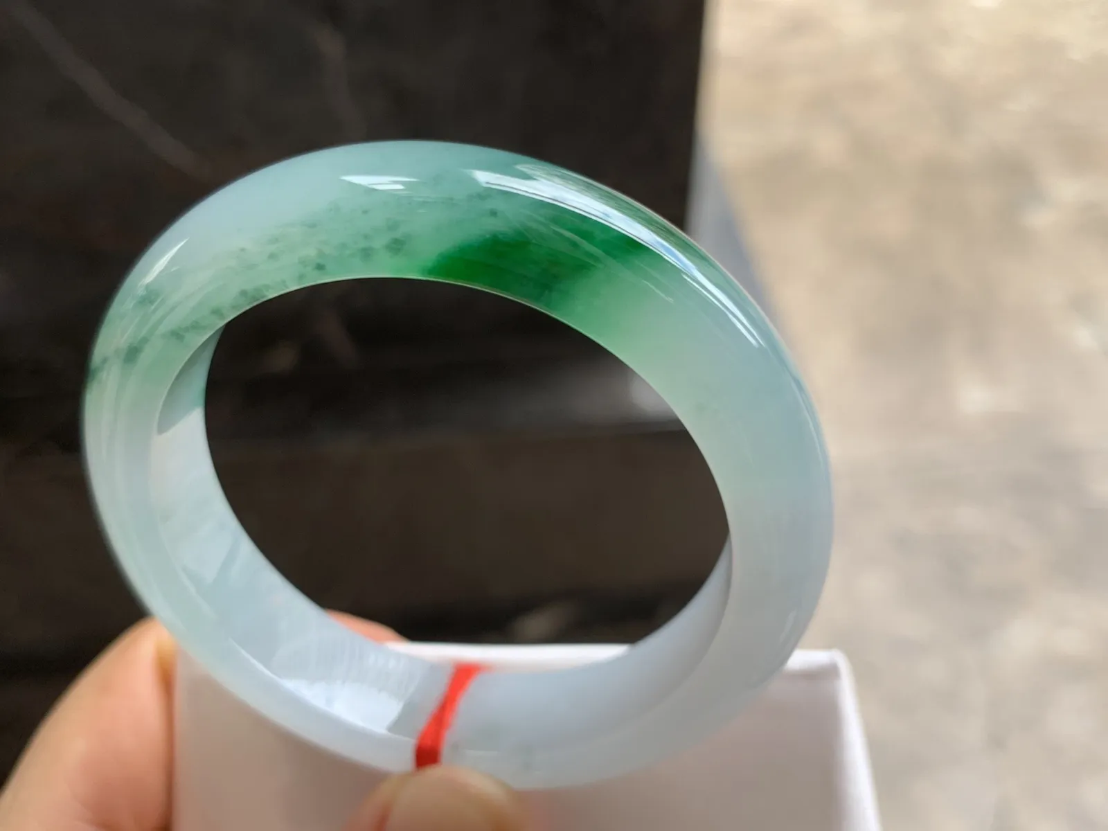 53-13-8.8mm
带色手镯 底子细腻 颜色漂亮