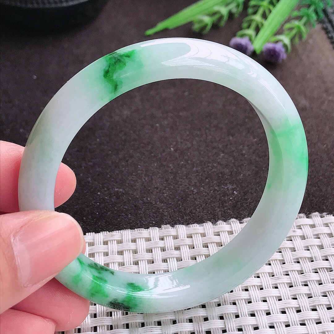 实拍A货翡翠55.5/11/8老坑精美温润飘阳绿手镯宽边翡翠玉镯女款