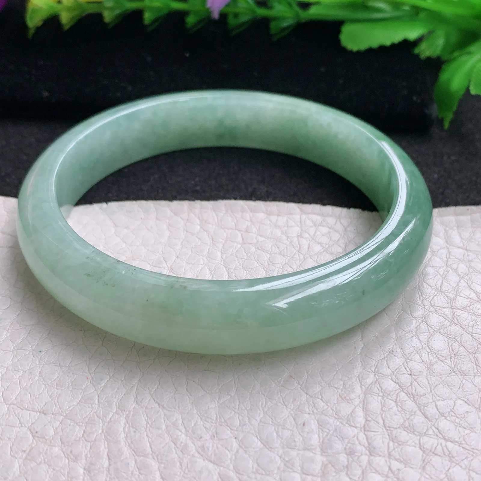 nr大圈口60*12.3*7.8平安镯 缅甸翡翠精美油绿胶感？宽边玉手镯 玉手环