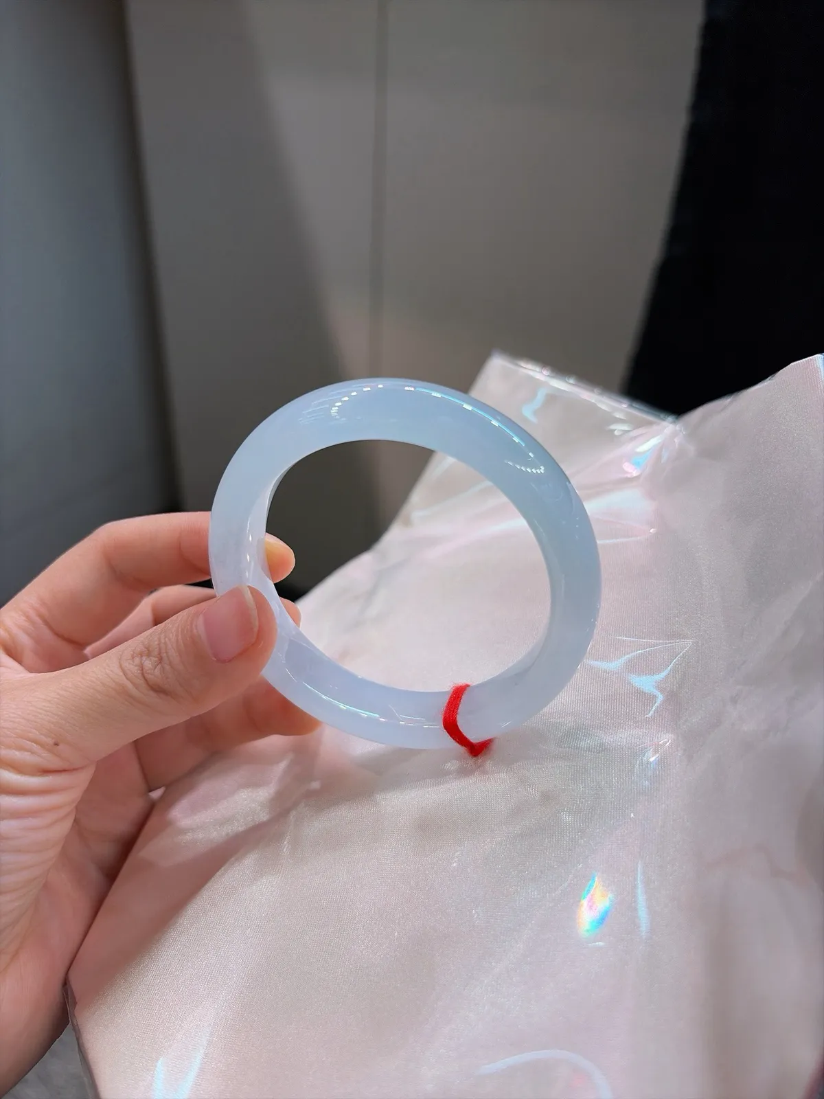 ⭐️｜55圈口
【白月光｜🤍】
白月光翡翠镯
冰透种好 带点粉春调
冰清玉洁 温柔了岁月
规格【55.4/12.7/9.0】