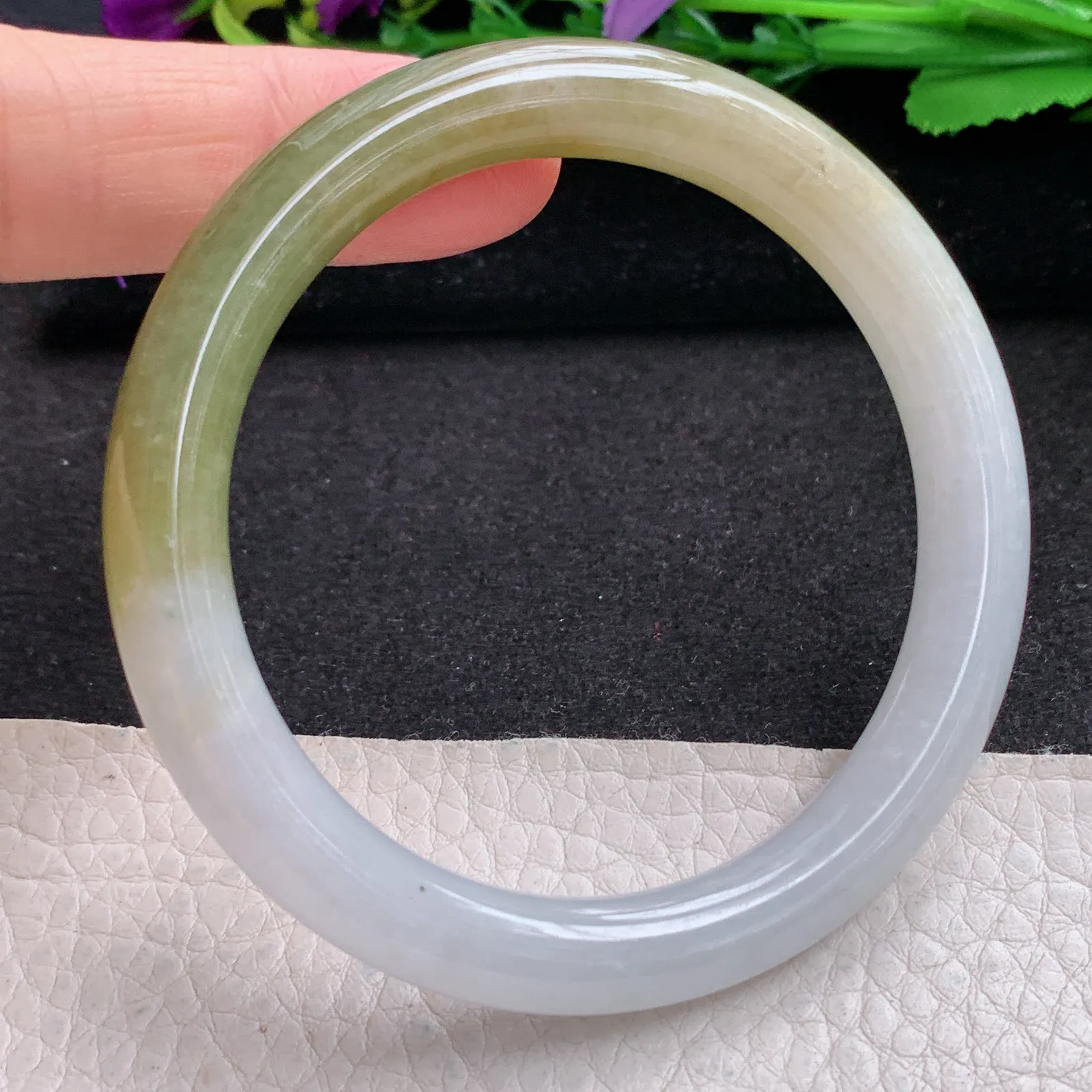 z实拍55*8.5美人镯 缅甸翡翠精美冰双彩秀气圆条玉手镯 叮当镯