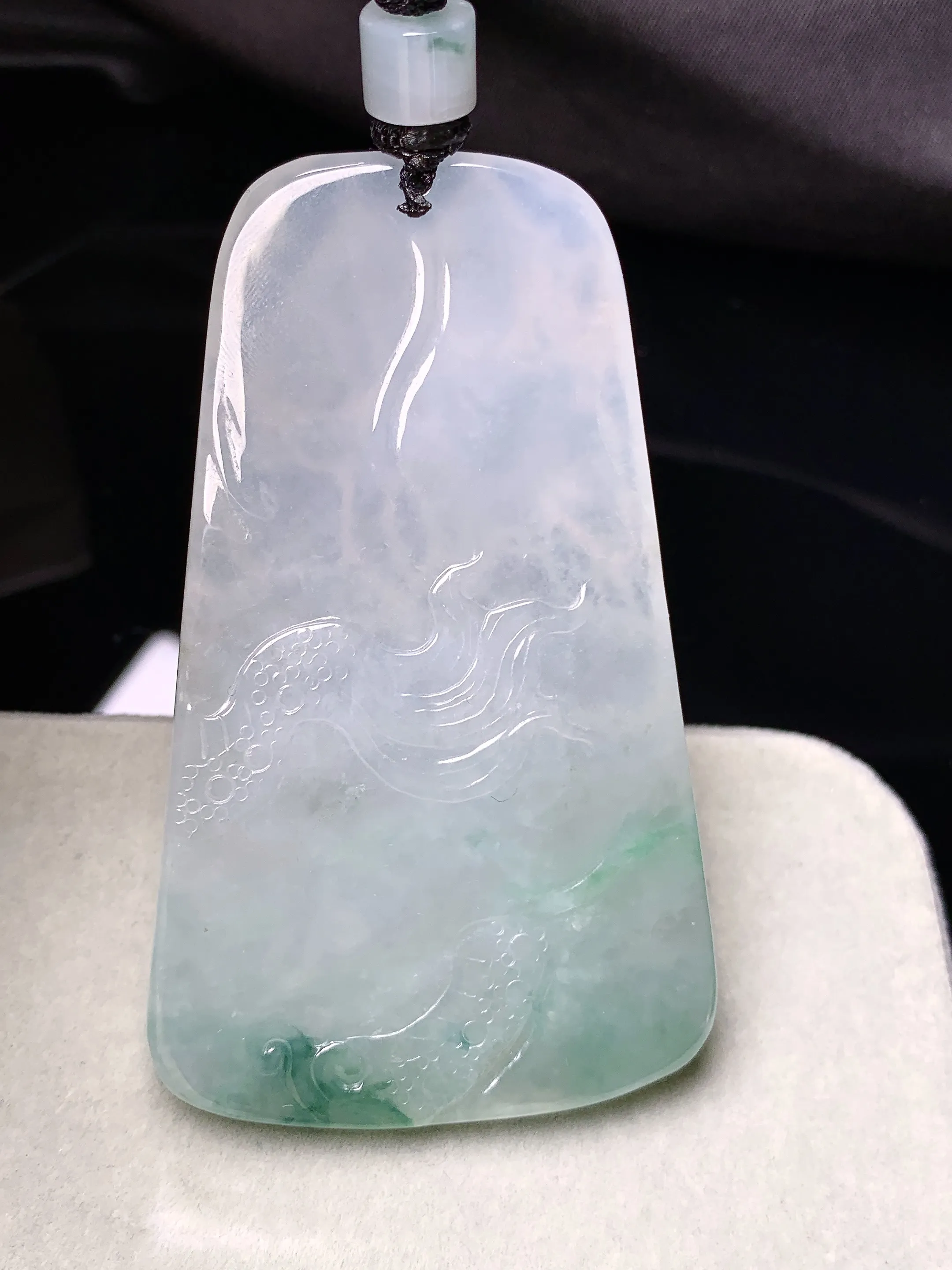 飘绿乘龙观音吊坠 玉质细腻 色泽清新艳丽 整体尺寸66.6*39.3*6.8