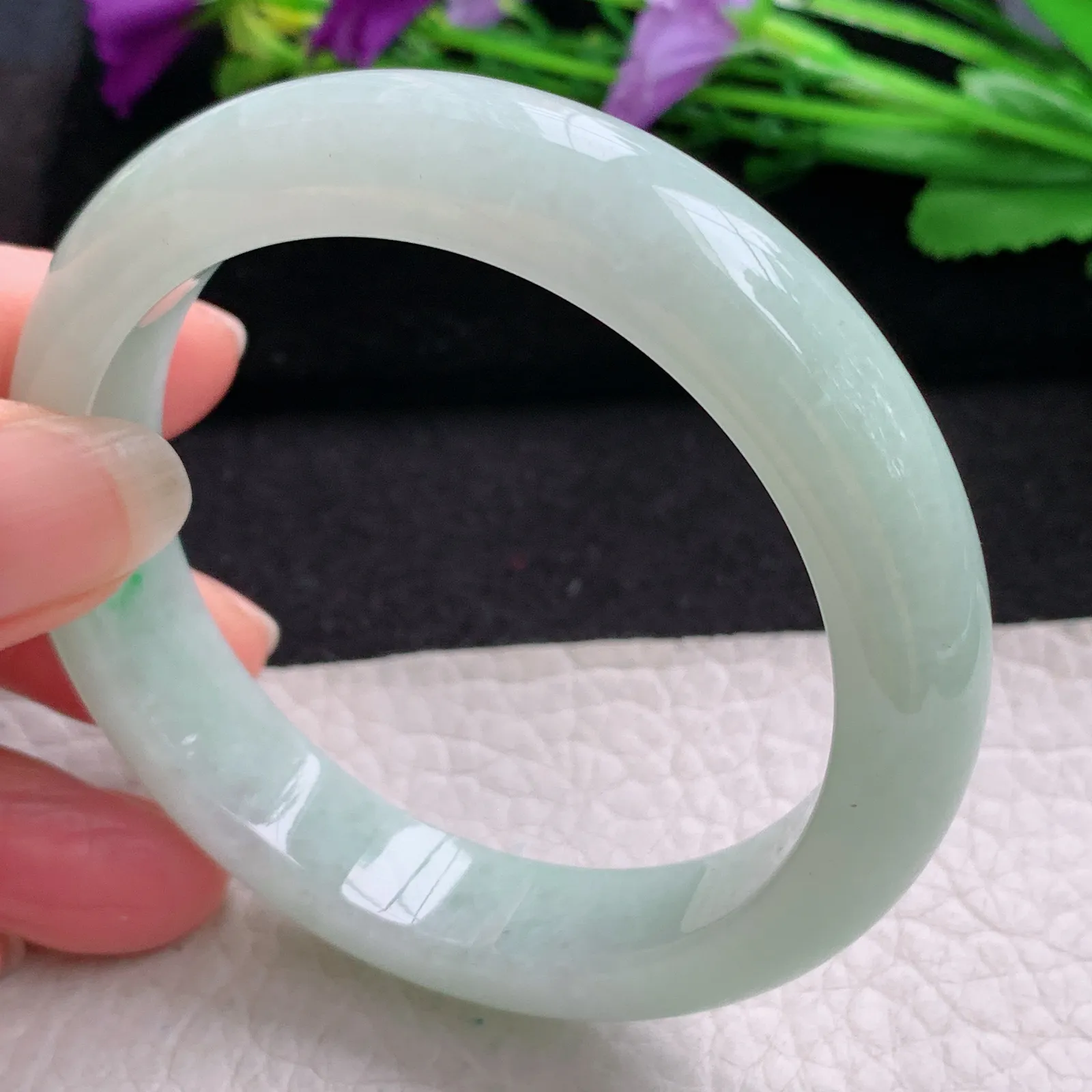 ee实拍55*12*8平安镯 缅甸翡翠精美甜绿底飘阳绿玉手镯 玉手环