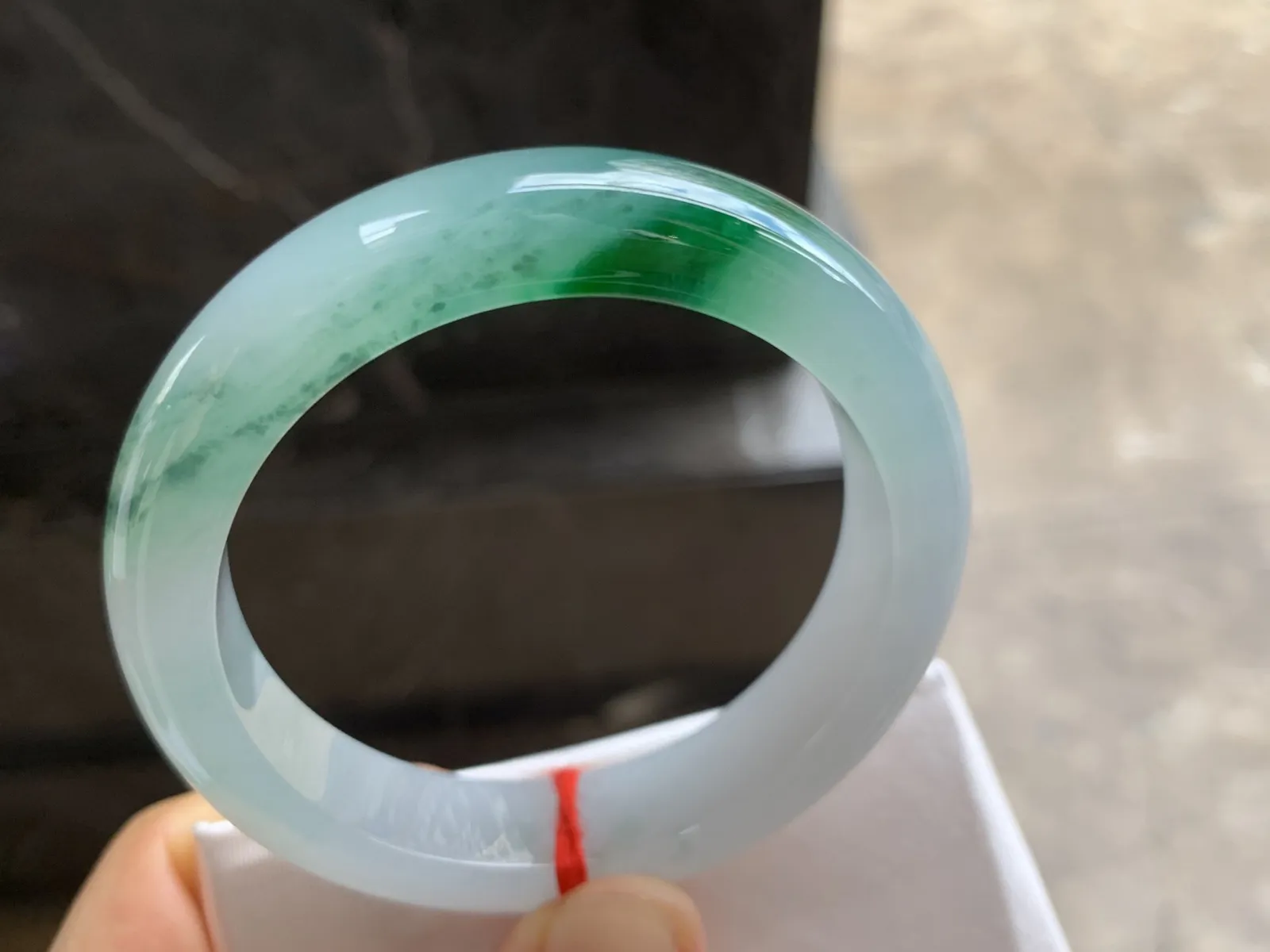 53-13-8.8mm
带色手镯 底子细腻 颜色漂亮