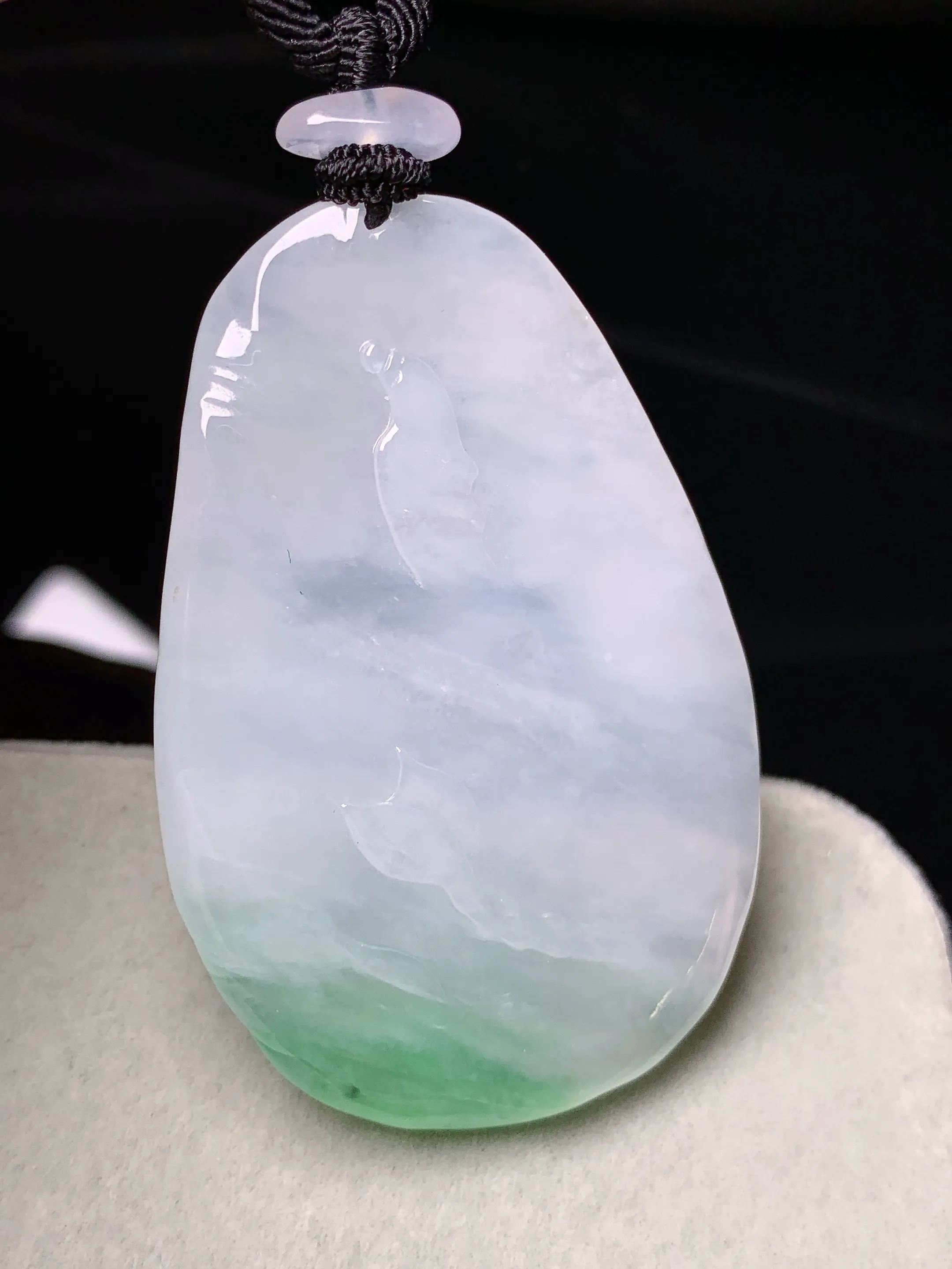 飘绿悟道牌吊坠 玉质细腻 色泽清新艳丽 整体尺寸51.6*34.8*4.6