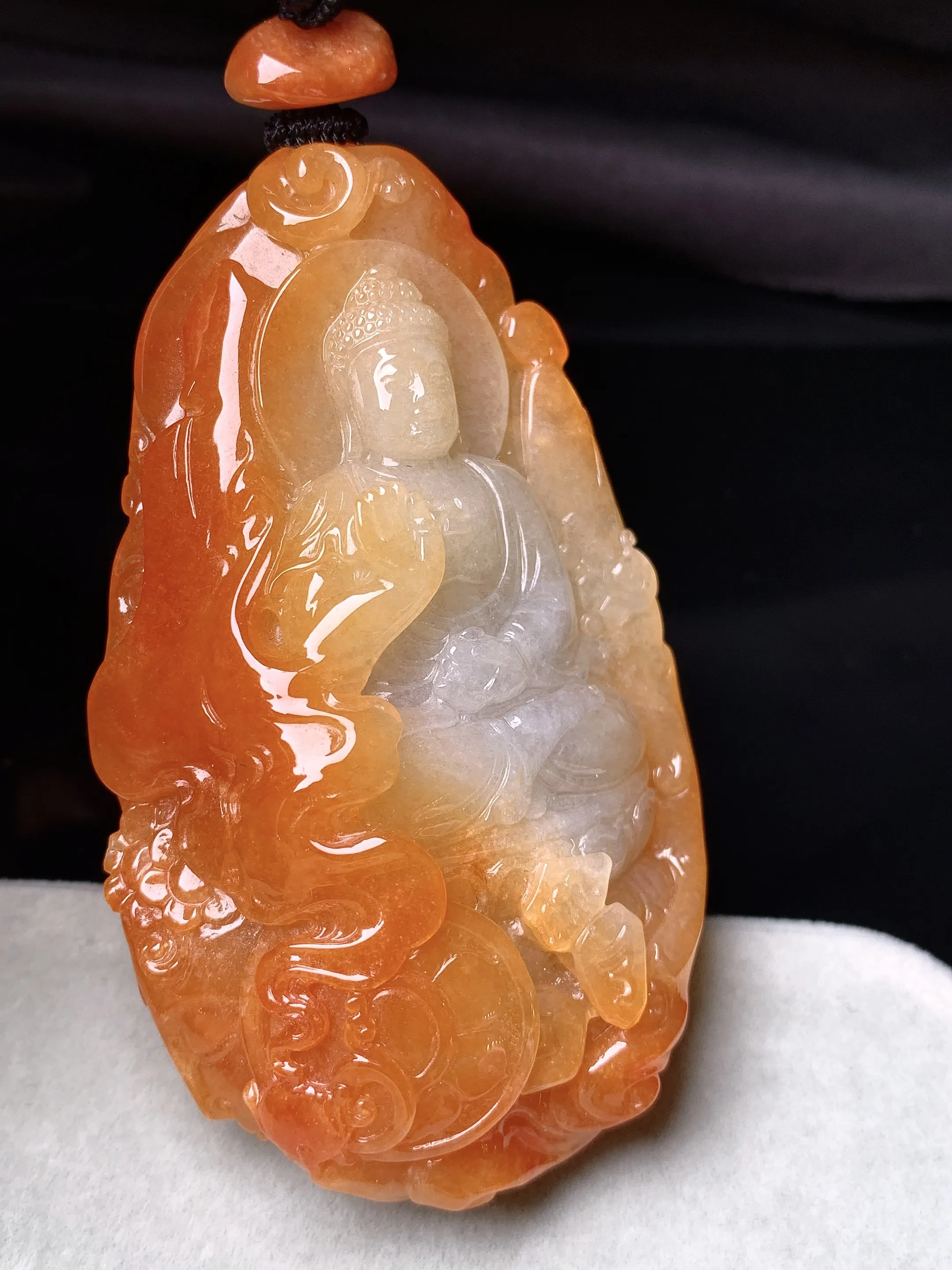 红翡大日如来佛祖吊坠 玉质细腻 色泽清新艳丽 整体尺寸71*42.6*16.8