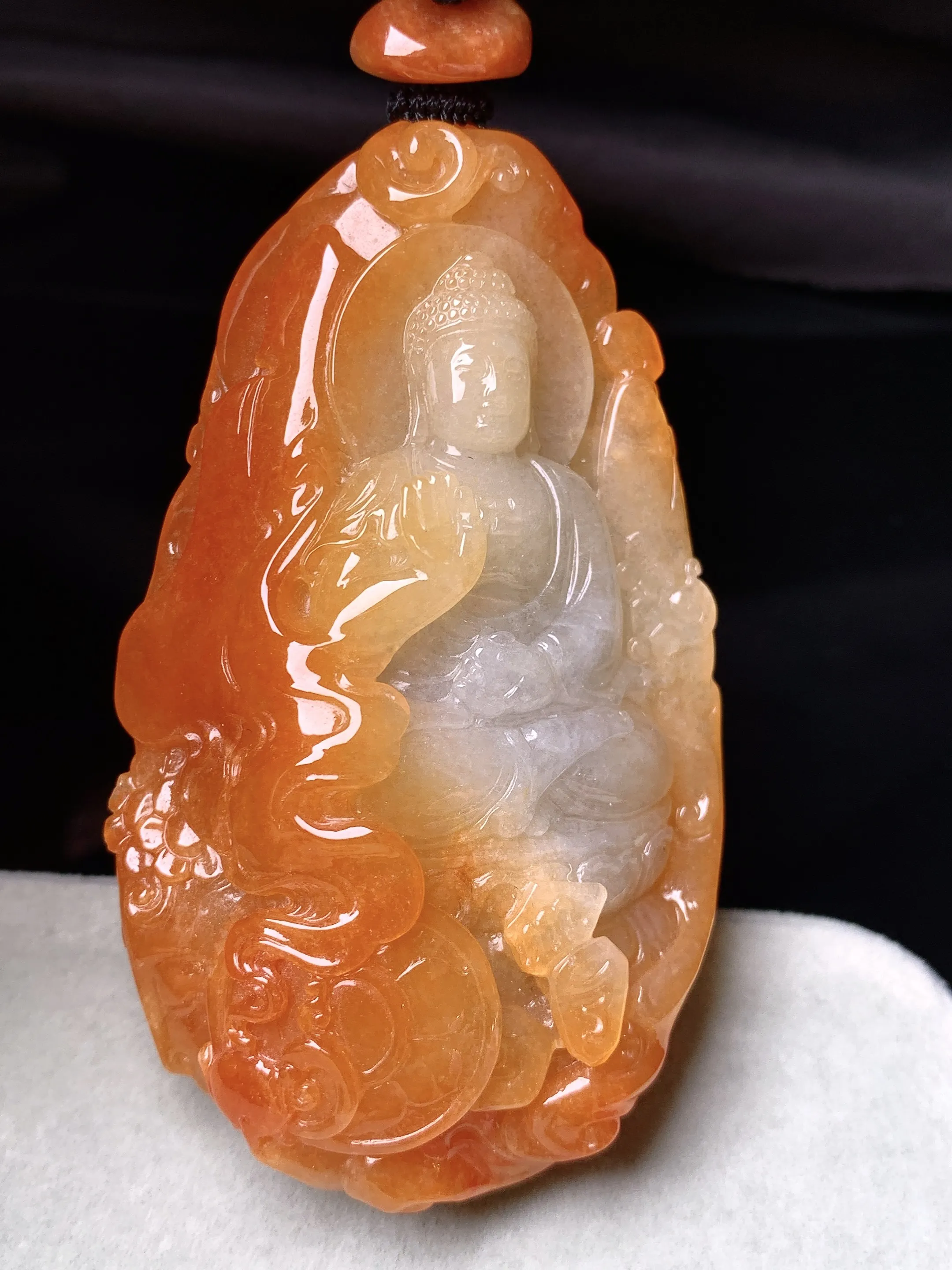 红翡大日如来佛祖吊坠 玉质细腻 色泽清新艳丽 整体尺寸71*42.6*16.8