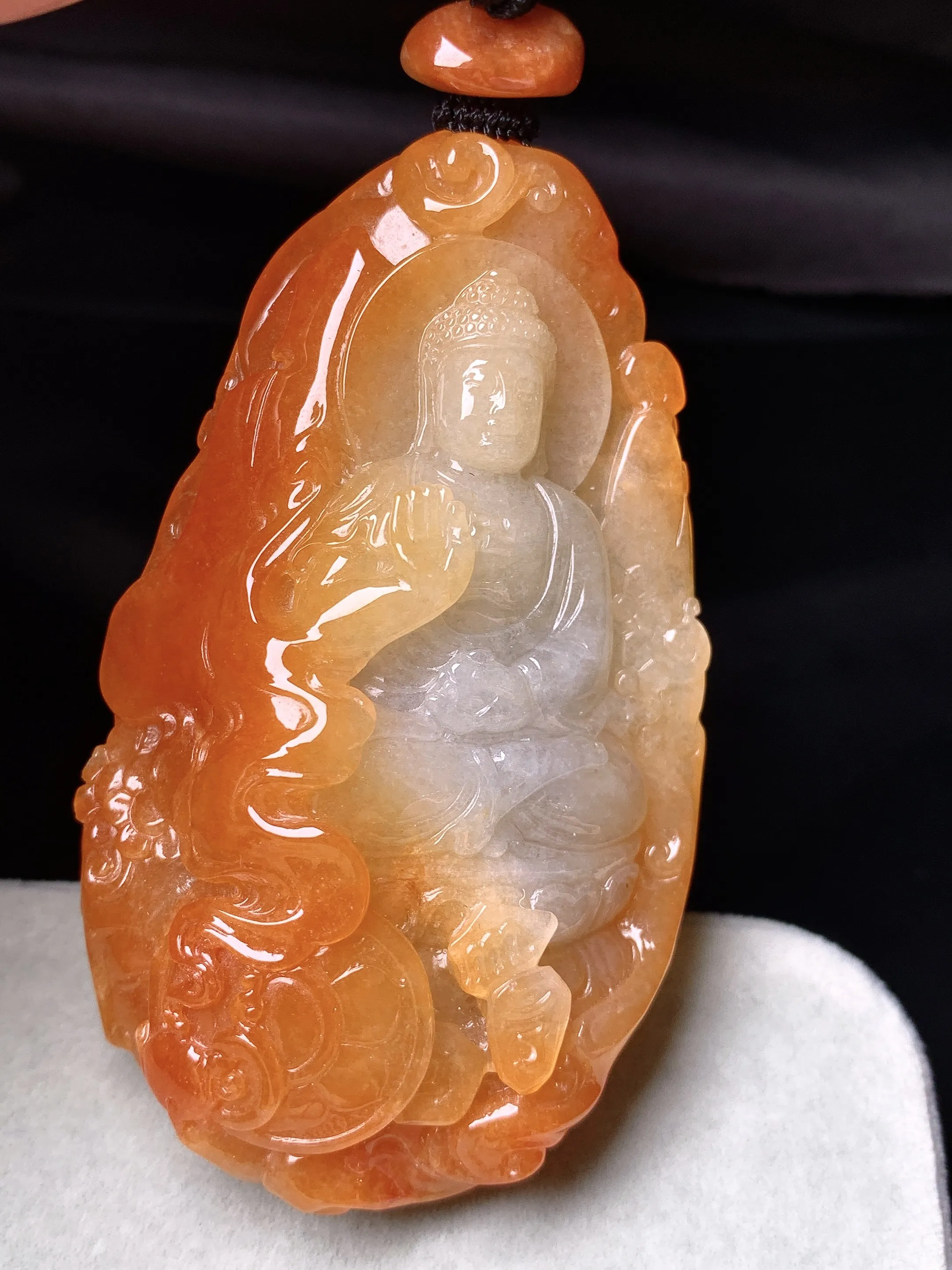 红翡大日如来佛祖吊坠 玉质细腻 色泽清新艳丽 整体尺寸71*42.6*16.8