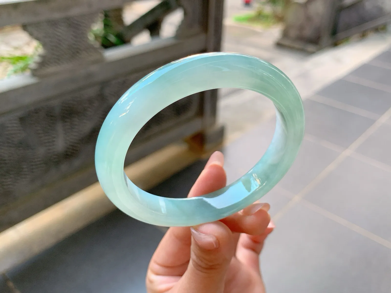 ｜61圈口
冰晴底，颜色清新淡雅，底妆冰润细腻种老胶润，小清新的风格