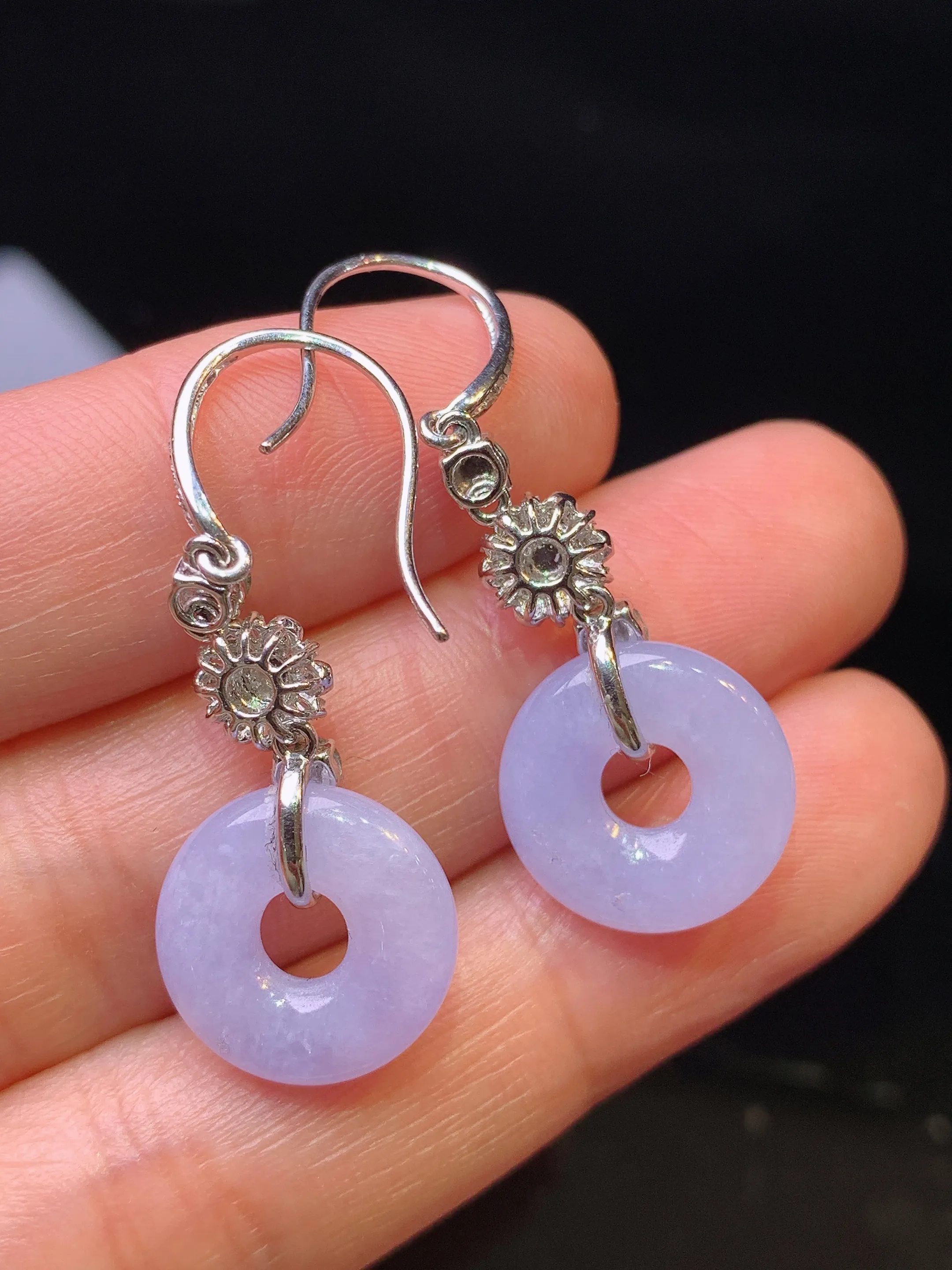 18k金钻镶嵌紫罗兰平安扣耳坠 玉质细腻 色泽清新艳丽 整体尺寸37.8*13.5*3.5