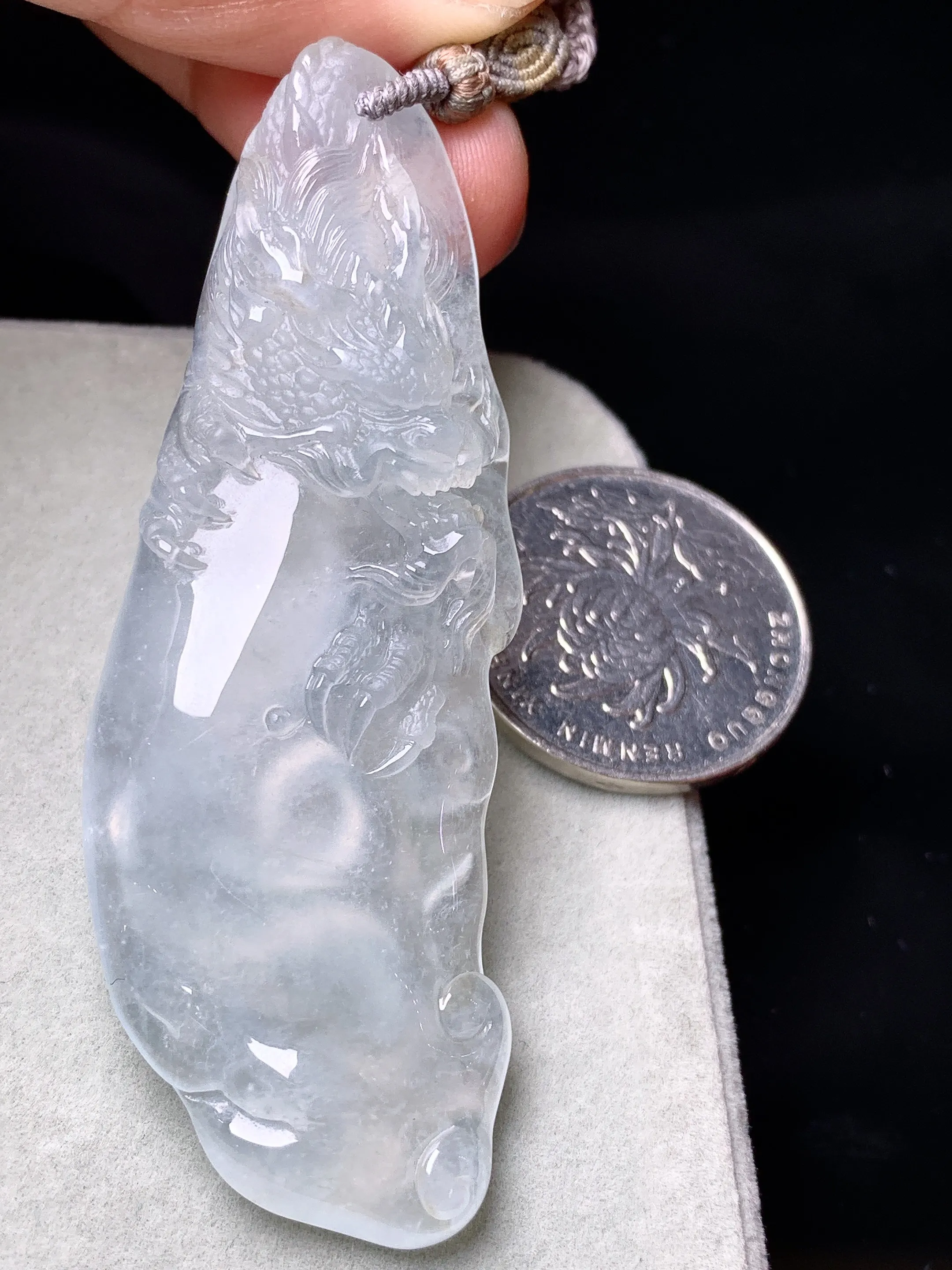 冰种龙牌吊坠 玉质细腻 色泽清新艳丽 整体尺寸70.3*24*9