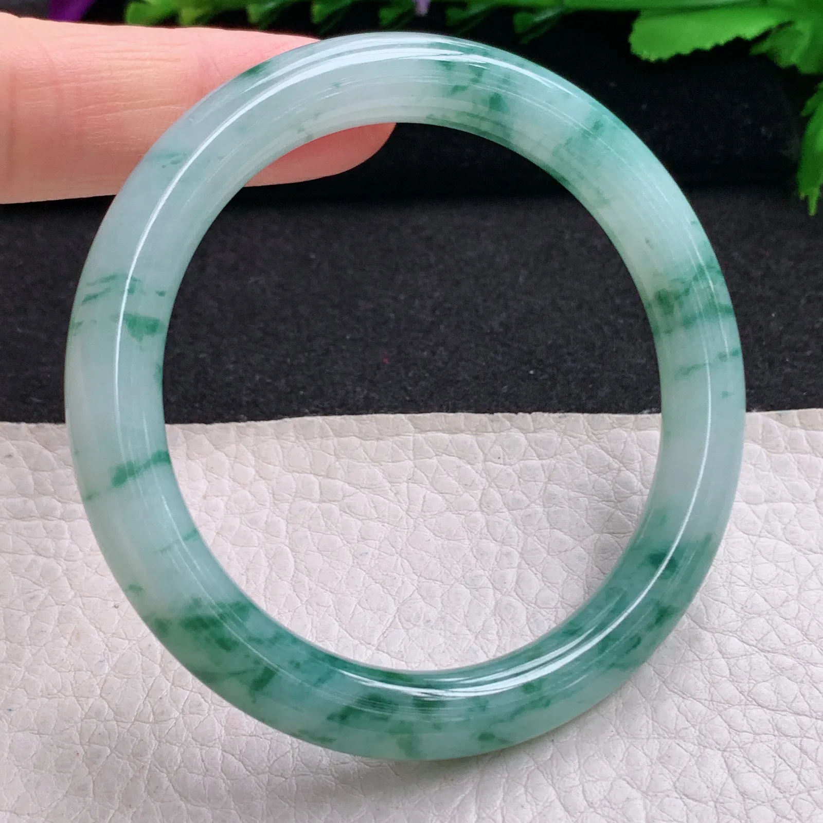 p实拍56*8.5*9美人镯 缅甸翡翠精美冰飘花圆条玉手镯 玉手环