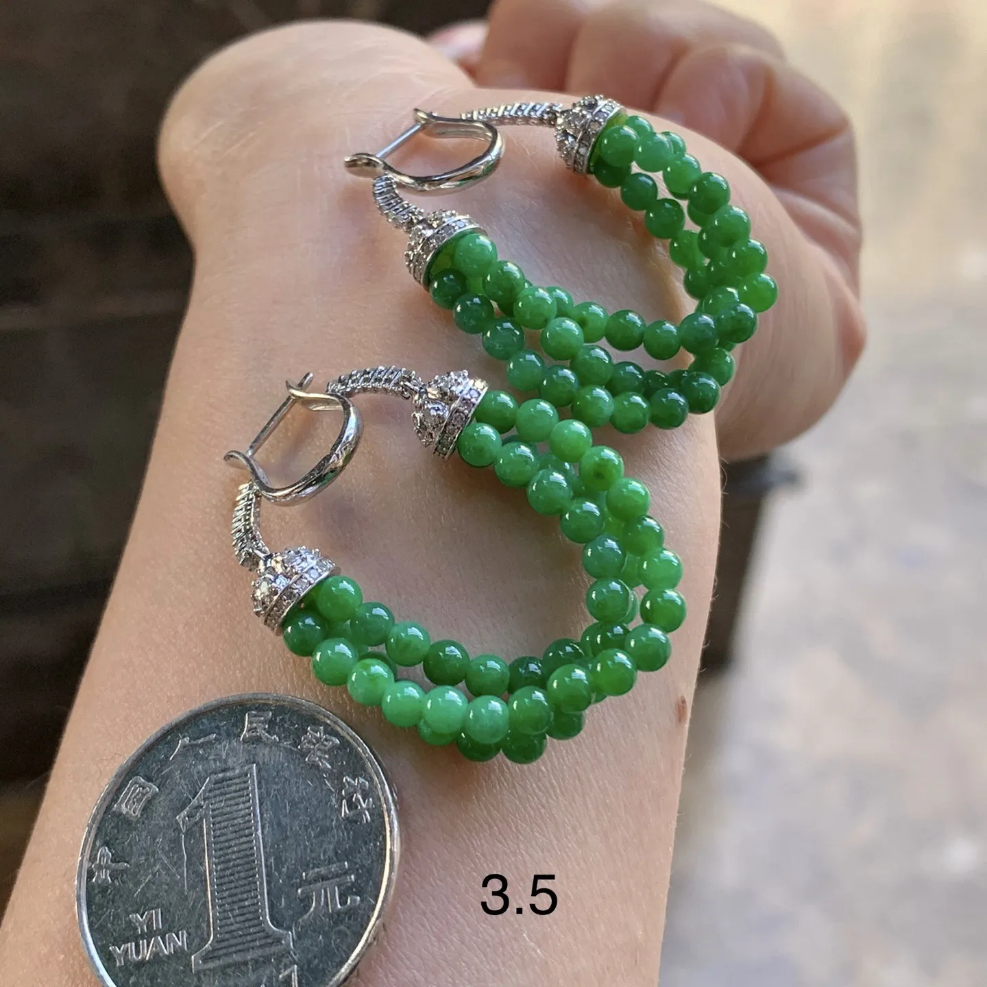 金钻镶嵌辣绿色耳坠^_^鲜艳 浓郁 尺寸3.5