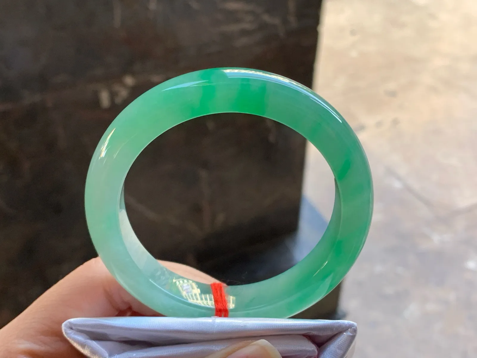 57-12.6-9.5

阳绿色手镯^_^色阳 玉质温润