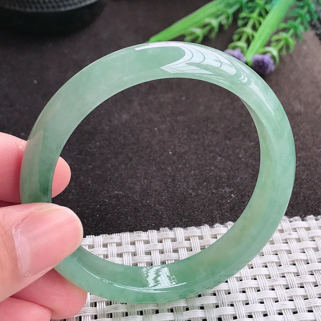 实拍A货翡翠57/12.5/7.3老坑冰胶水灵冰晴满绿手镯宽边翡翠玉镯女款