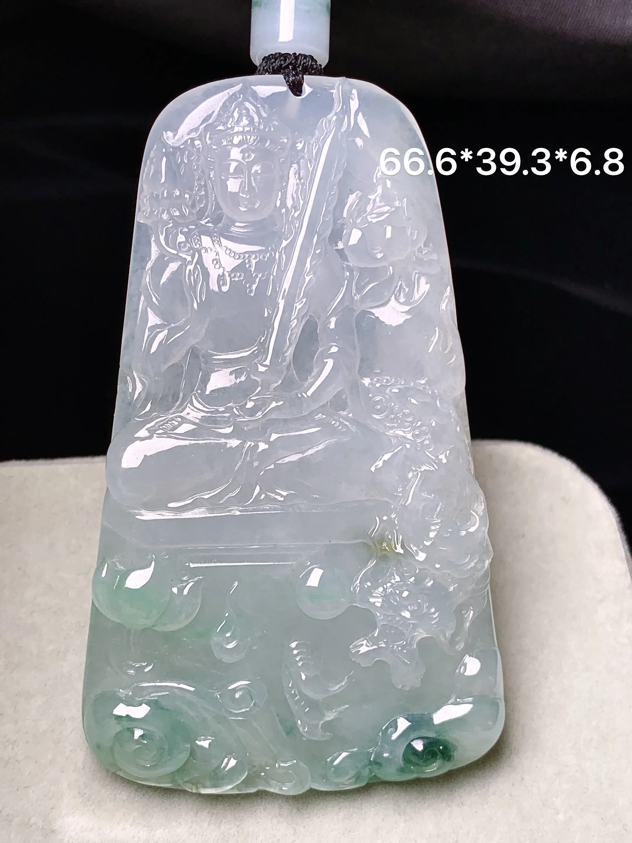 飘绿乘龙观音吊坠 玉质细腻 色泽清新艳丽 整体尺寸66.6*39.3*6.8