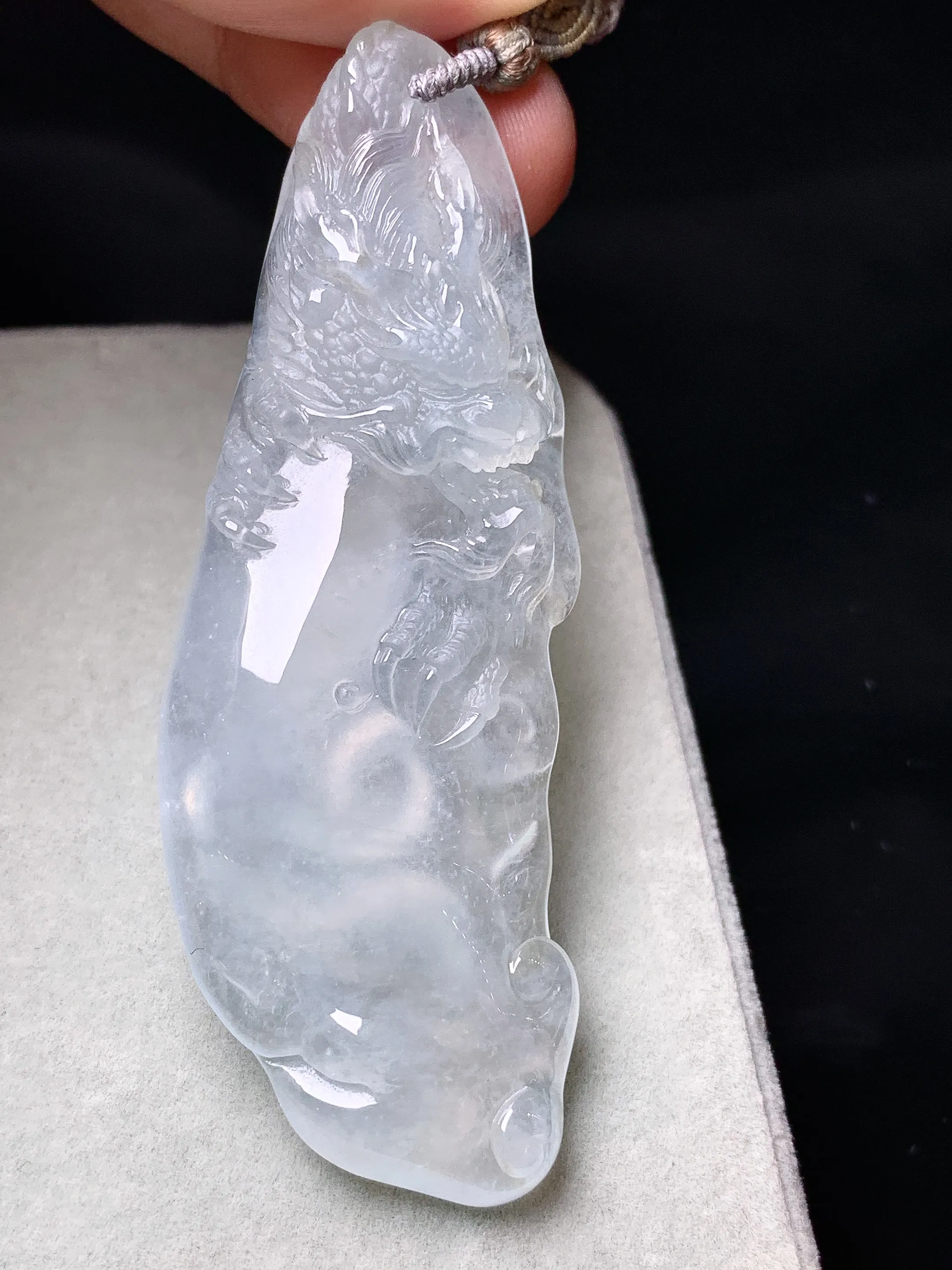 冰种龙牌吊坠 玉质细腻 色泽清新艳丽 整体尺寸70.3*24*9