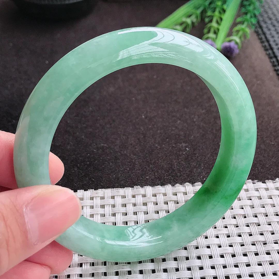 实拍A货翡翠60/12.3/9老坑精美满绿飘阳绿手镯宽边翡翠玉镯女款