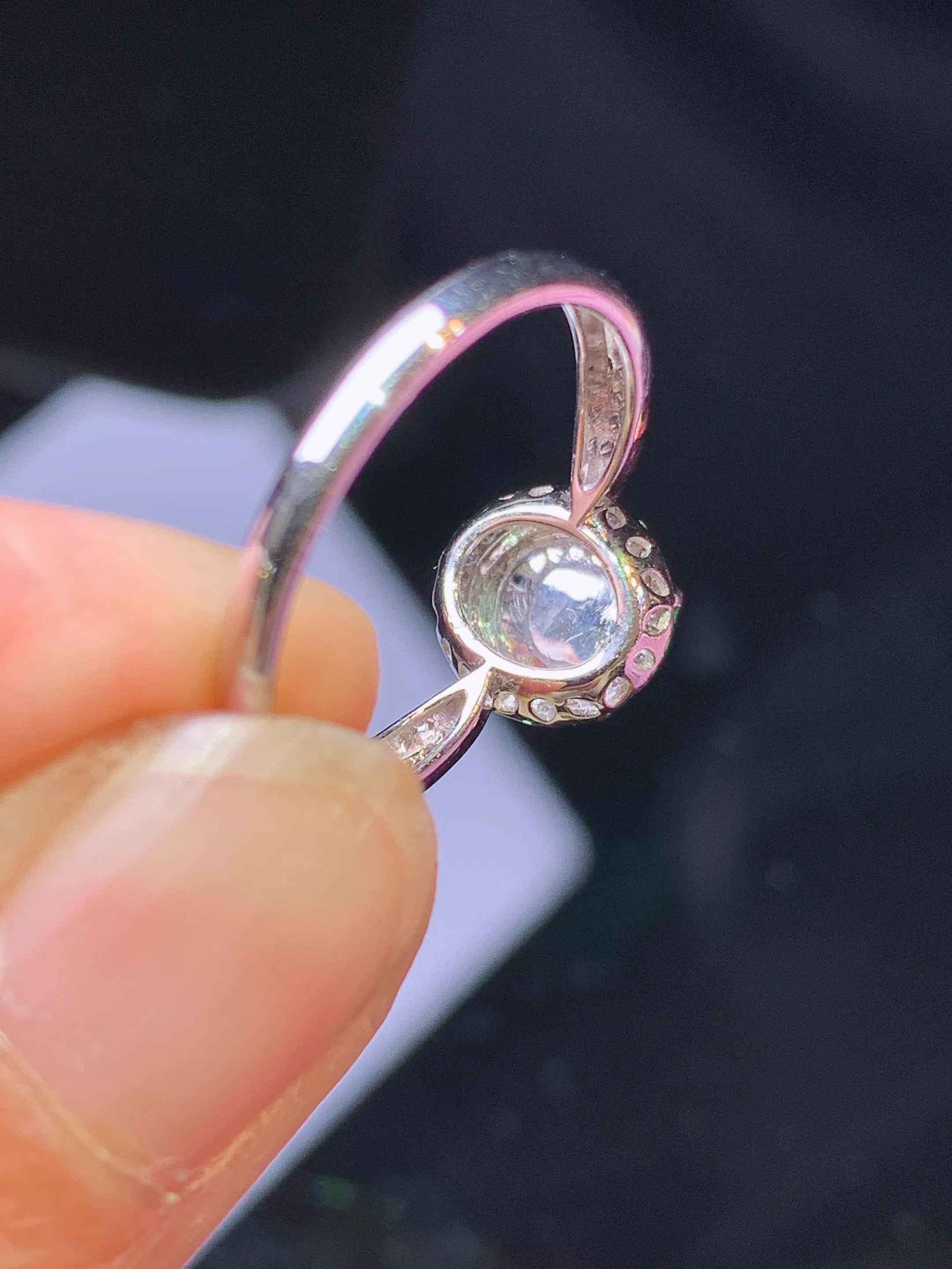 18k金钻镶嵌满绿蛋面戒指 玉质细腻 色泽清新艳丽 圈口12.5 整体尺寸8.3*6.5