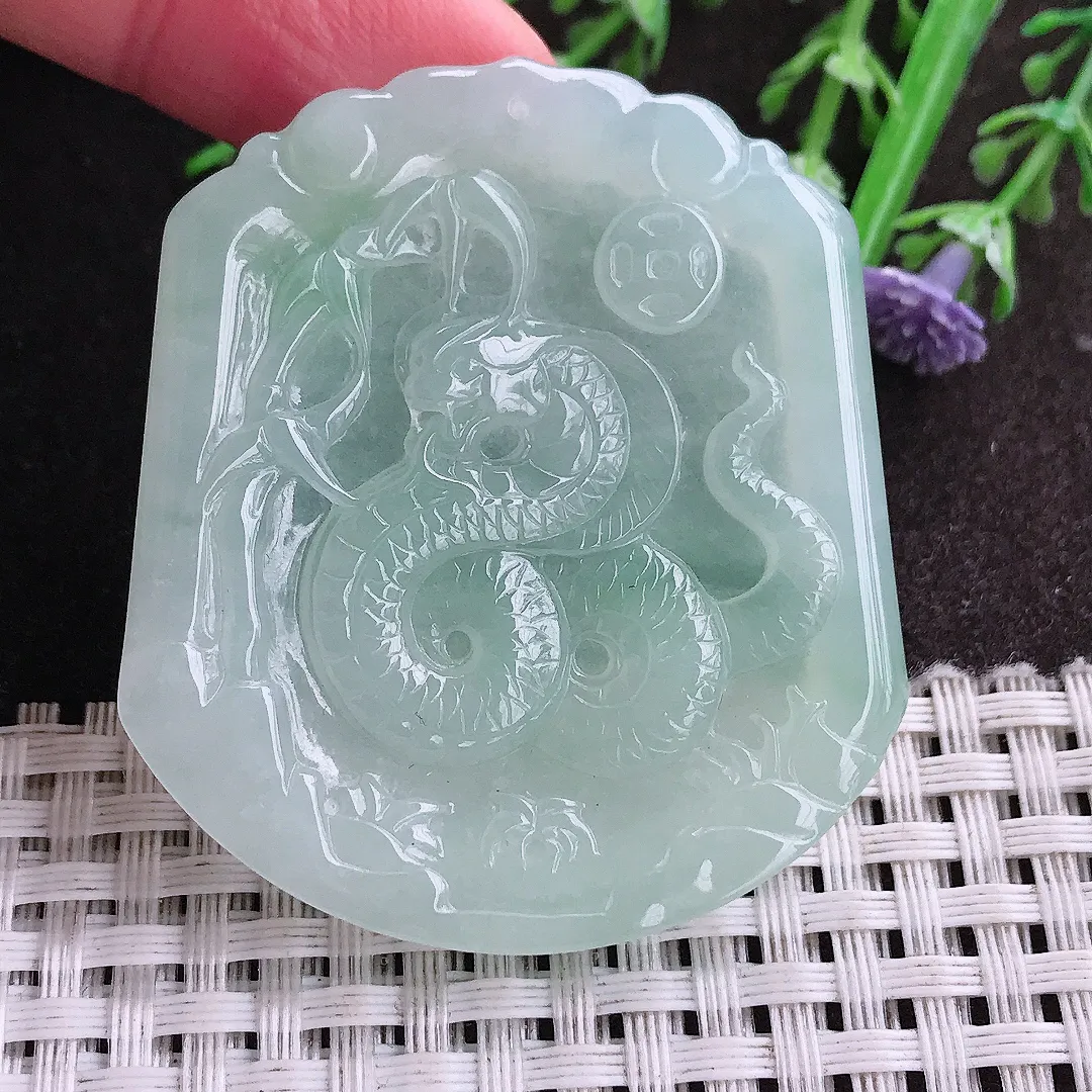 实拍A货翡翠50.8/45/5老坑冰胶水灵冰晴绿生肖蛇牌吊坠翡翠挂件