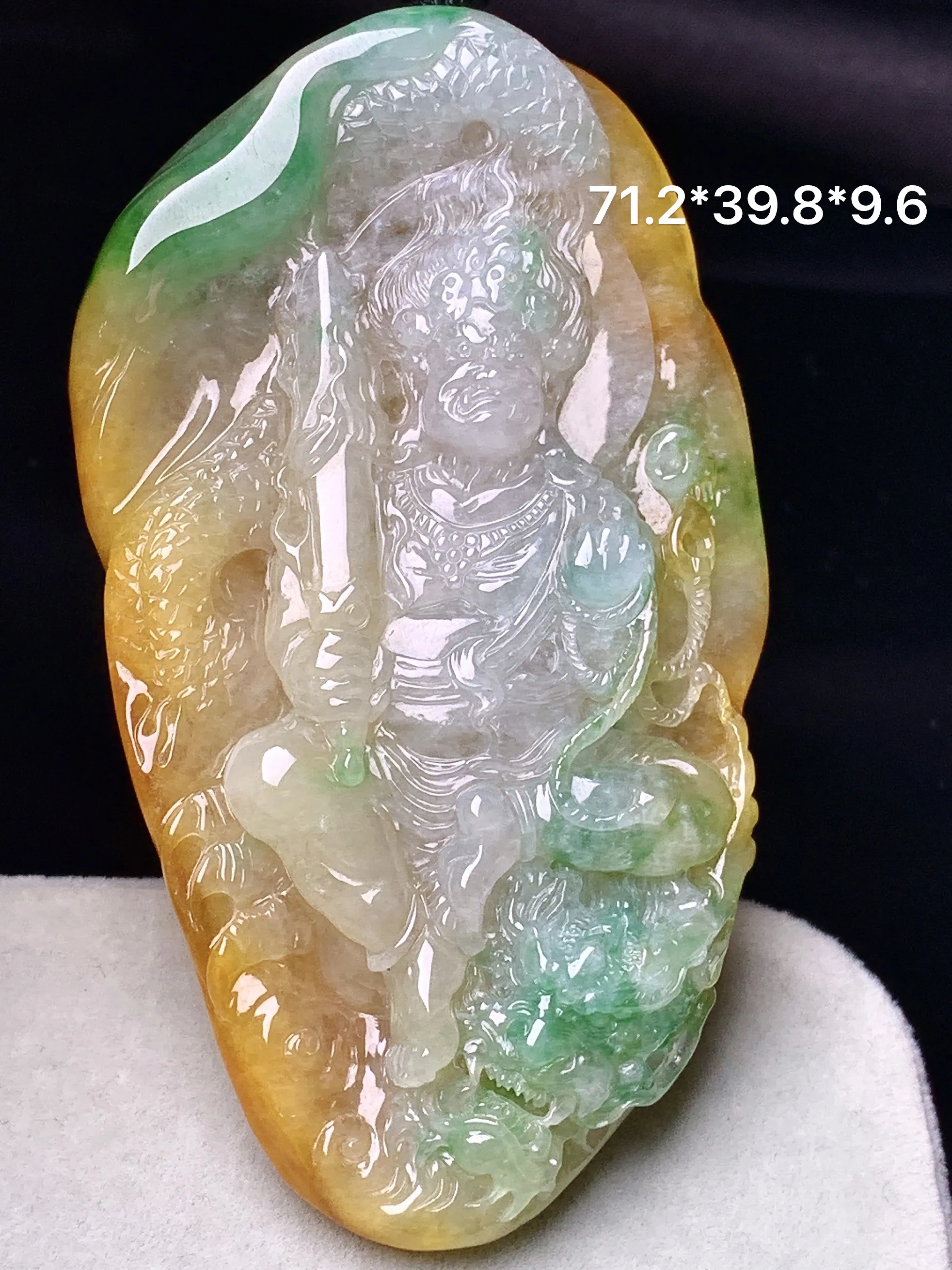 飘黄绿翡不动明王吊坠 玉质细腻 色泽清新艳丽 整体尺寸71.2*39.8*9.6