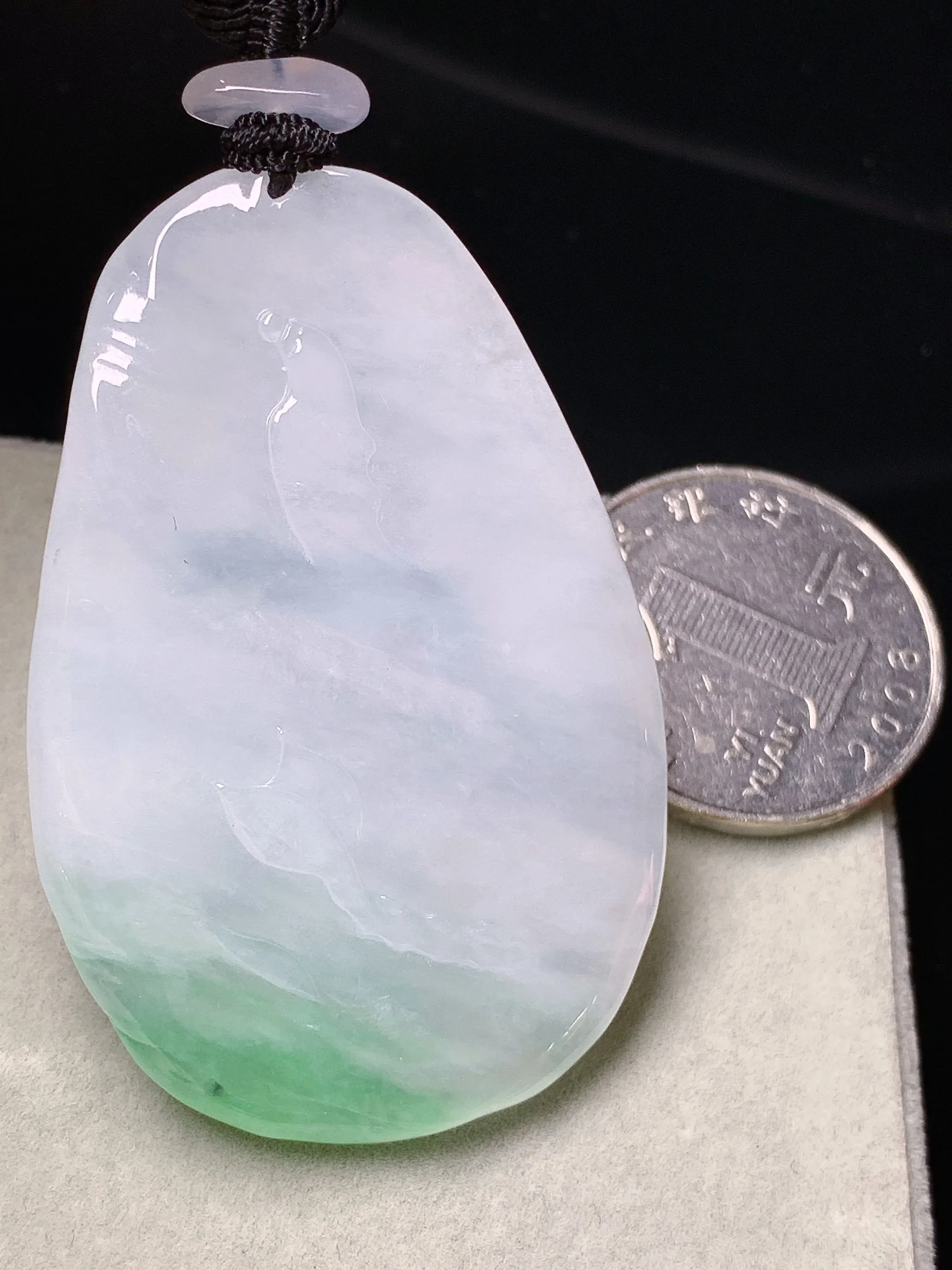 飘绿悟道牌吊坠 玉质细腻 色泽清新艳丽 整体尺寸51.6*34.8*4.6