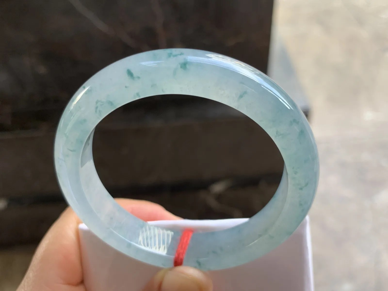 54.5-12.3-8.2mm
冰种飘花手镯 冰透光泽 水润蓝花