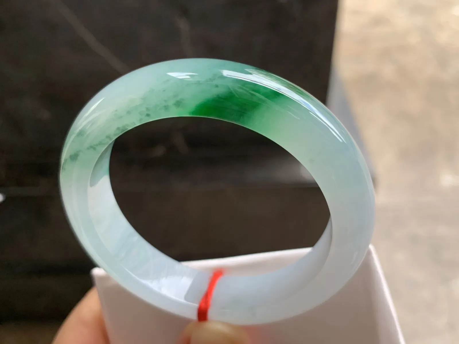 53-13-8.8mm
带色手镯 底子细腻 颜色漂亮