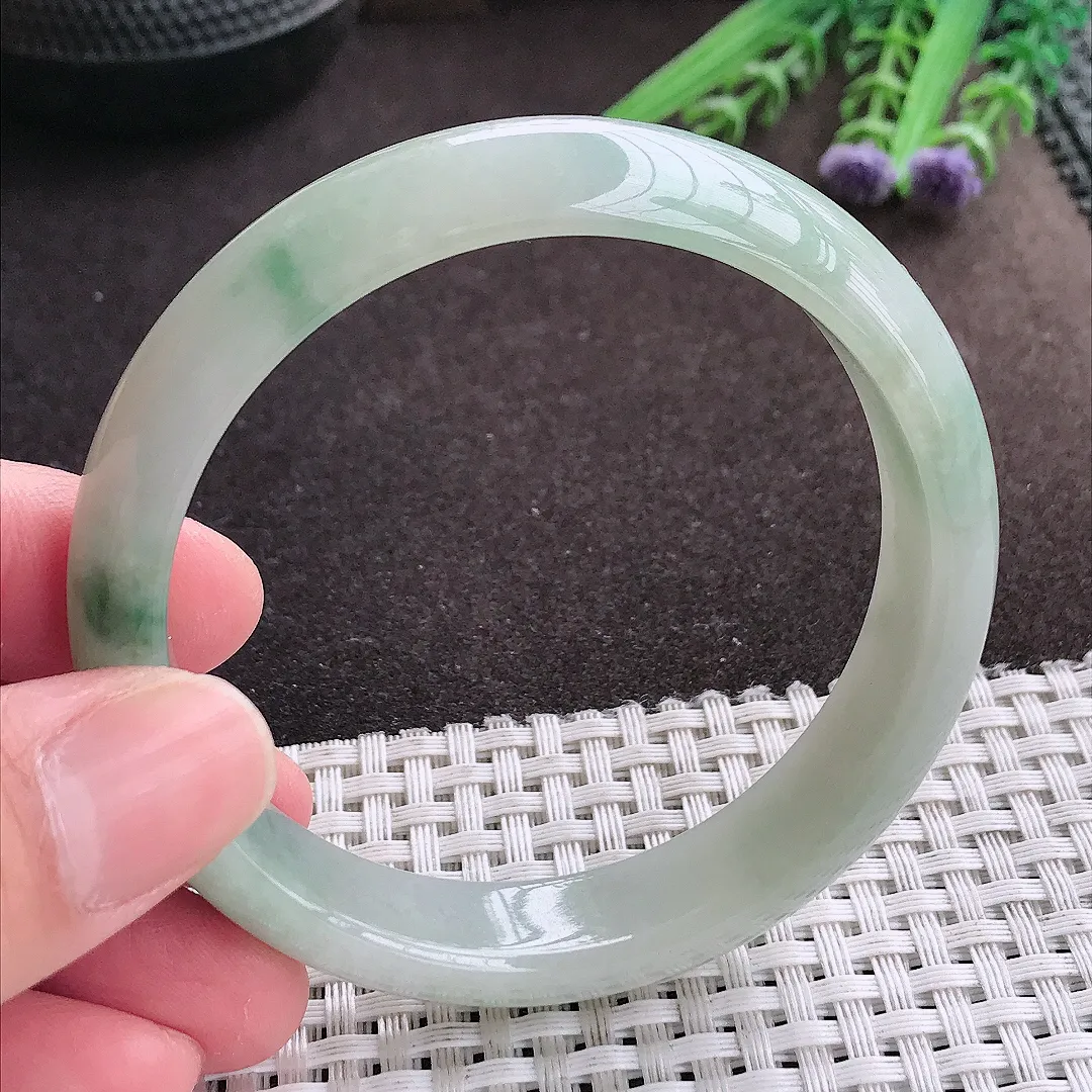 实拍A货翡翠57.8/13.8/7.3老坑精美温润飘花手镯宽边翡翠玉镯女款