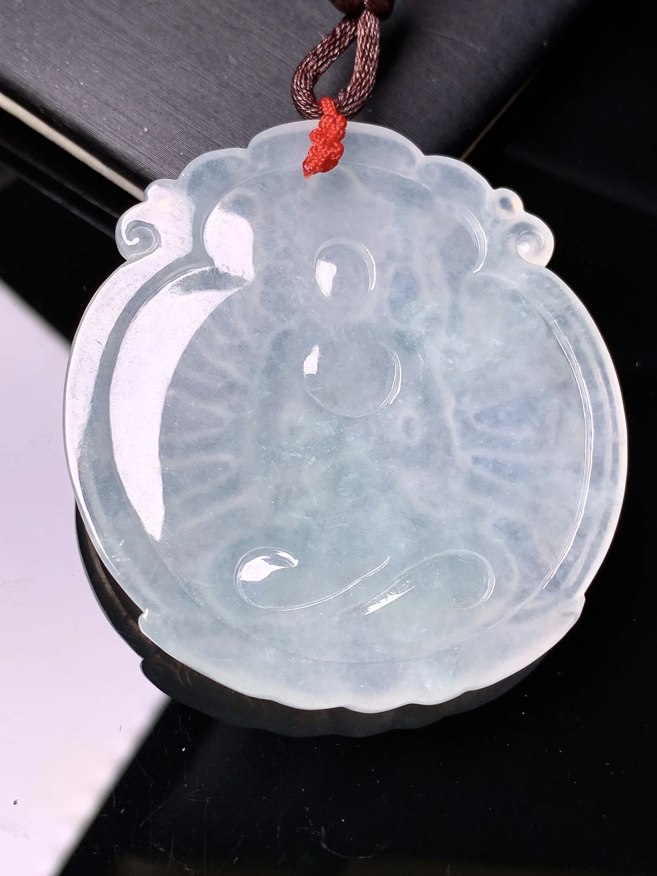 冰种千手观音吊坠 玉质细腻 色泽清新艳丽 整体尺寸51.8*47.5*5.3