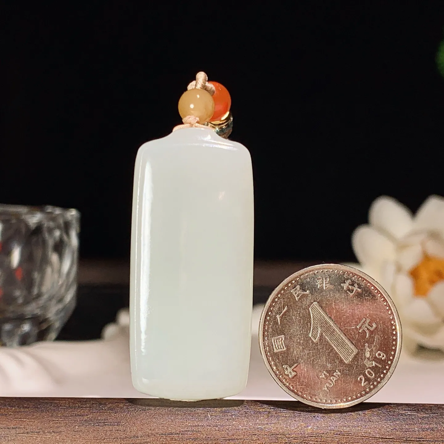 和田玉羊脂白平安无事牌挂件 尺寸42/19/9mm重21.7克。玉质细腻油润。手推出油。品相大气 lt260121