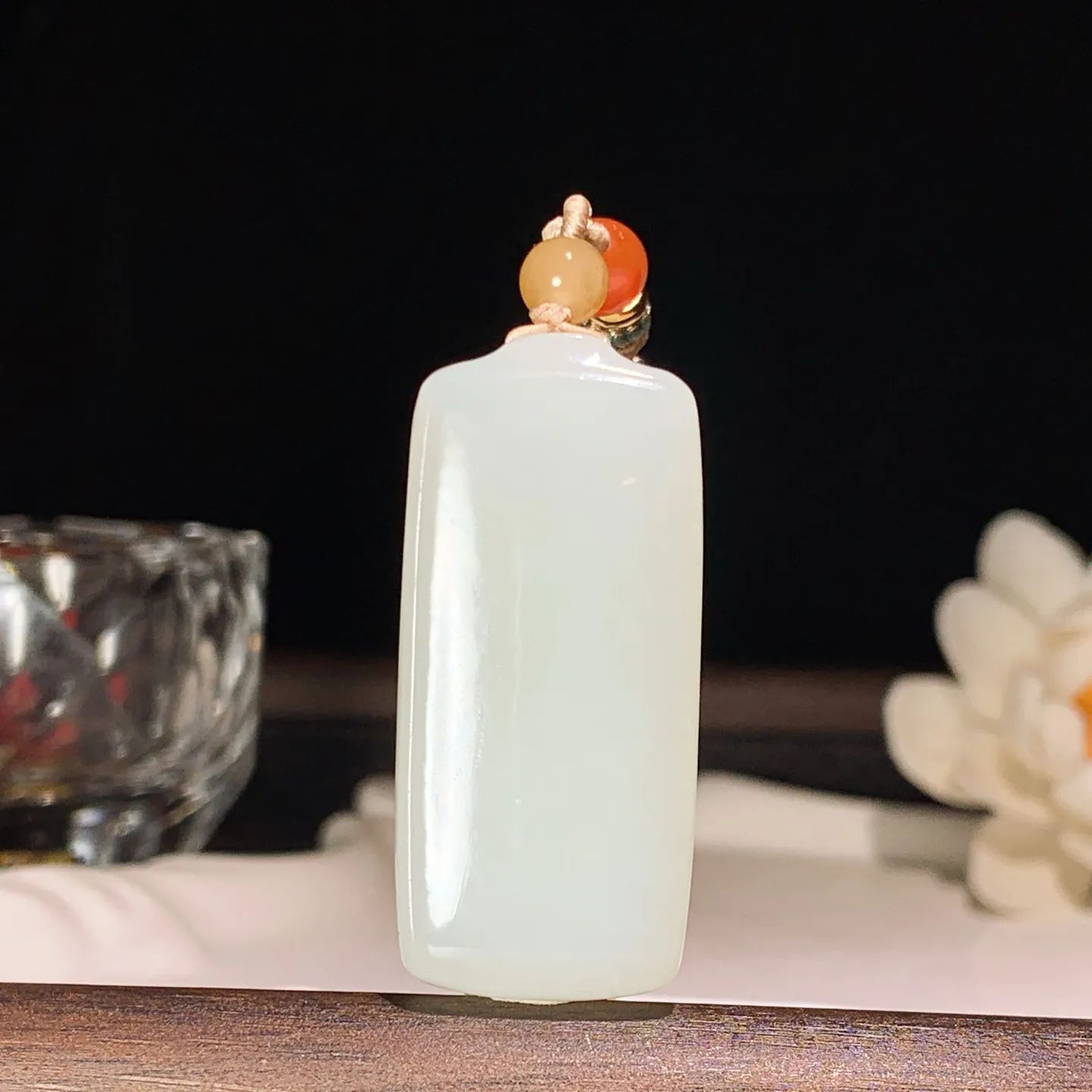 和田玉羊脂白平安无事牌挂件 尺寸42/19/9mm重21.7克。玉质细腻油润。手推出油。品相大气 l