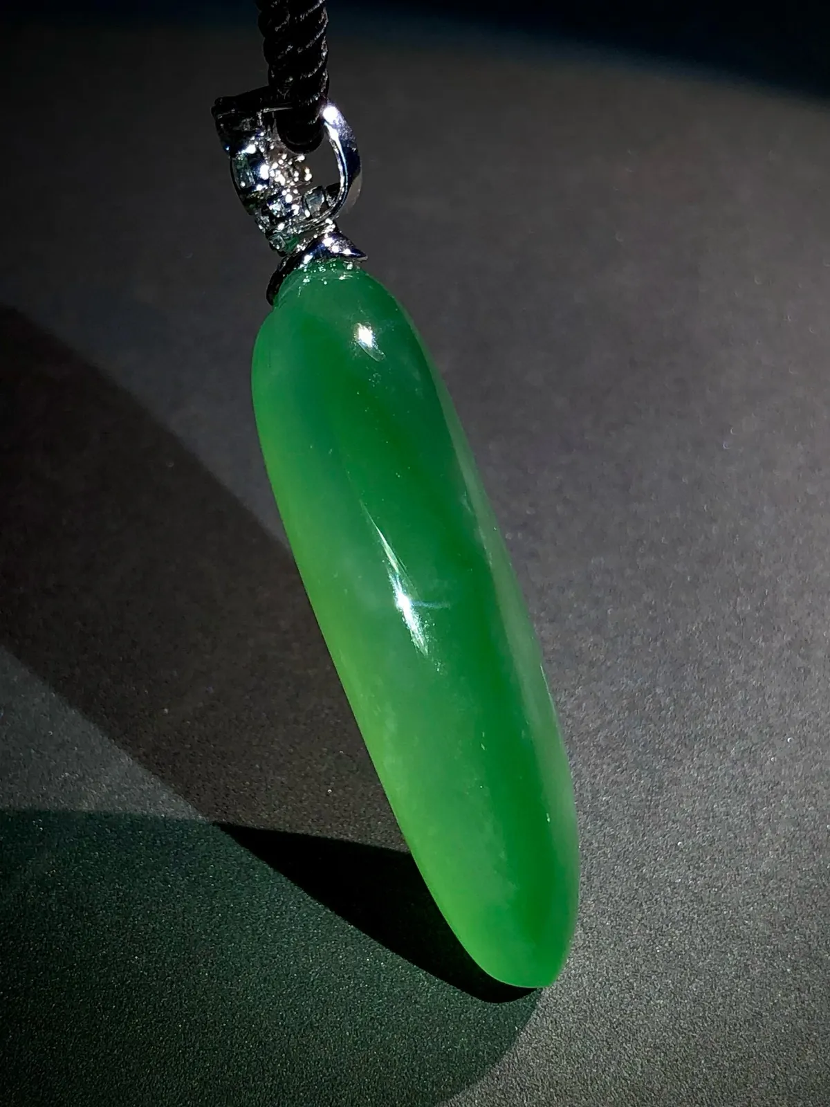 厚装精品福瓜，
裸石44.5-19-11.5mm，
18K金，南非钻，