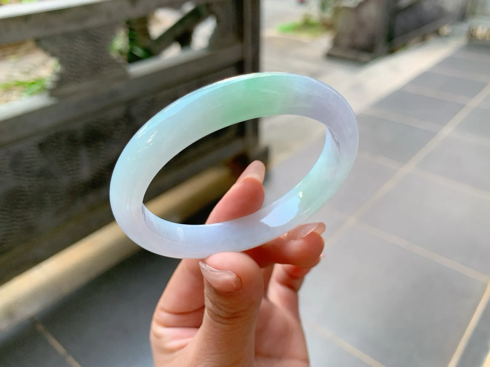 ｜54圈口
冰春彩贵妃手镯，颜色清雅高贵，知性迷人，冰冰润润的，