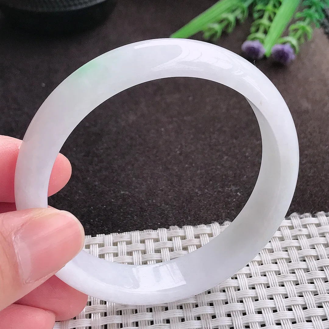 实拍A货翡翠58.5/13.5/7老坑秀气冰润飘绿手镯宽边翡翠玉镯女款