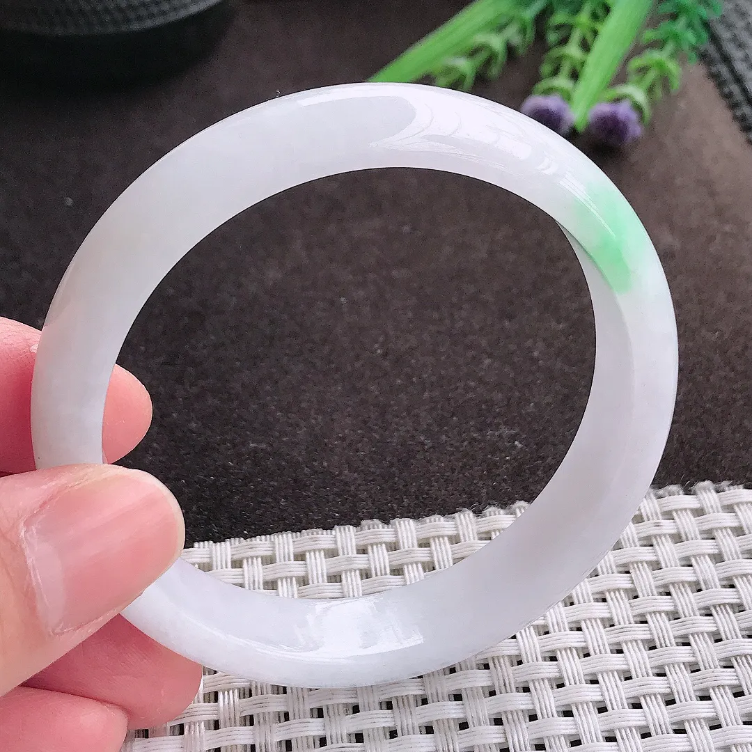 实拍A货翡翠58.5/13.5/7老坑秀气冰润飘绿手镯宽边翡翠玉镯女款