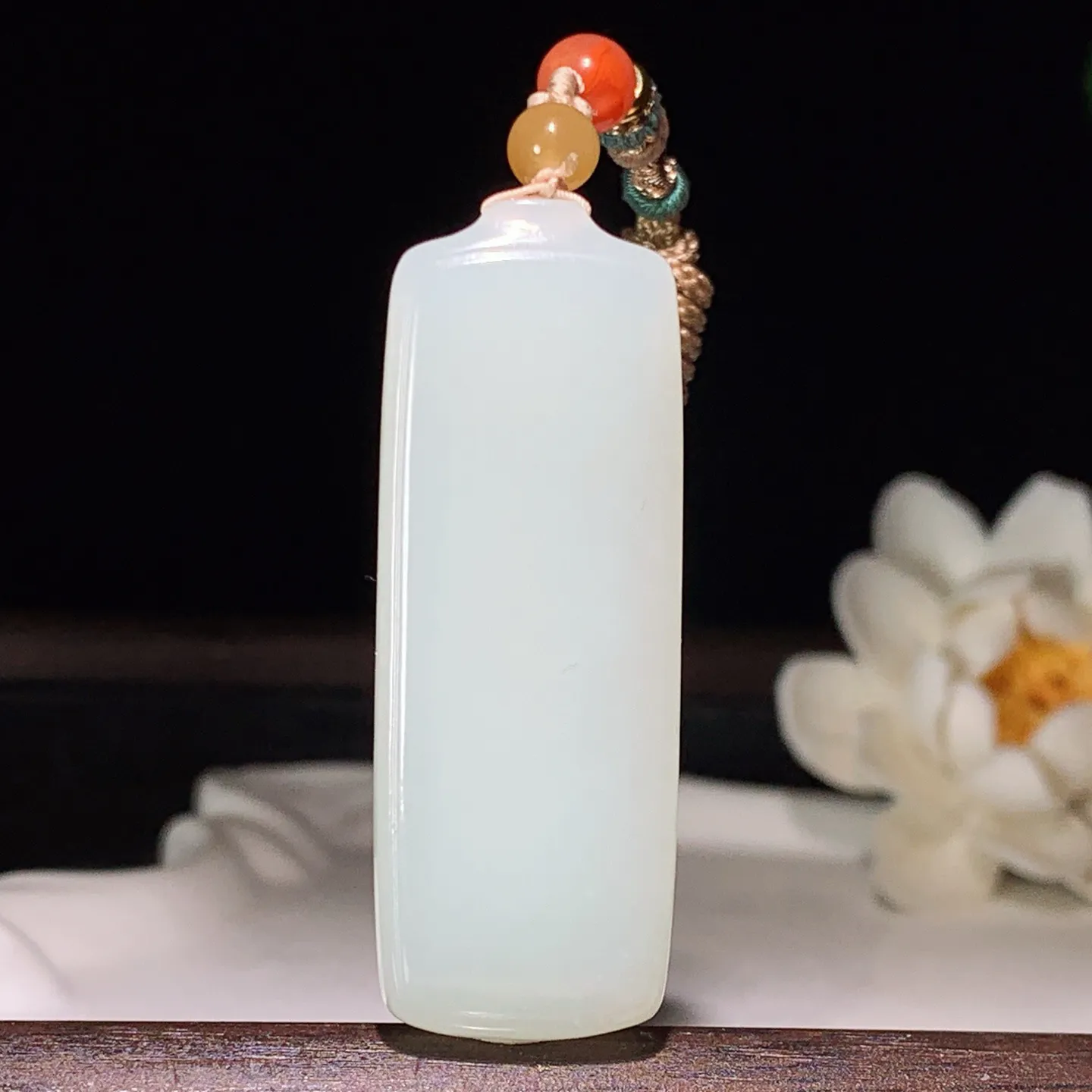 和田玉羊脂白平安无事牌挂件 尺寸52/18/7mm重21克。玉质细腻油润。手推出油。品相大气 lt260121