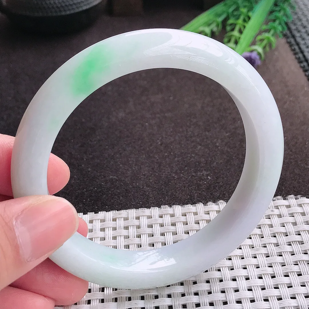 实拍A货翡翠60.5/11.8/9.2老坑精美冰润飘绿手镯宽边翡翠玉镯女款