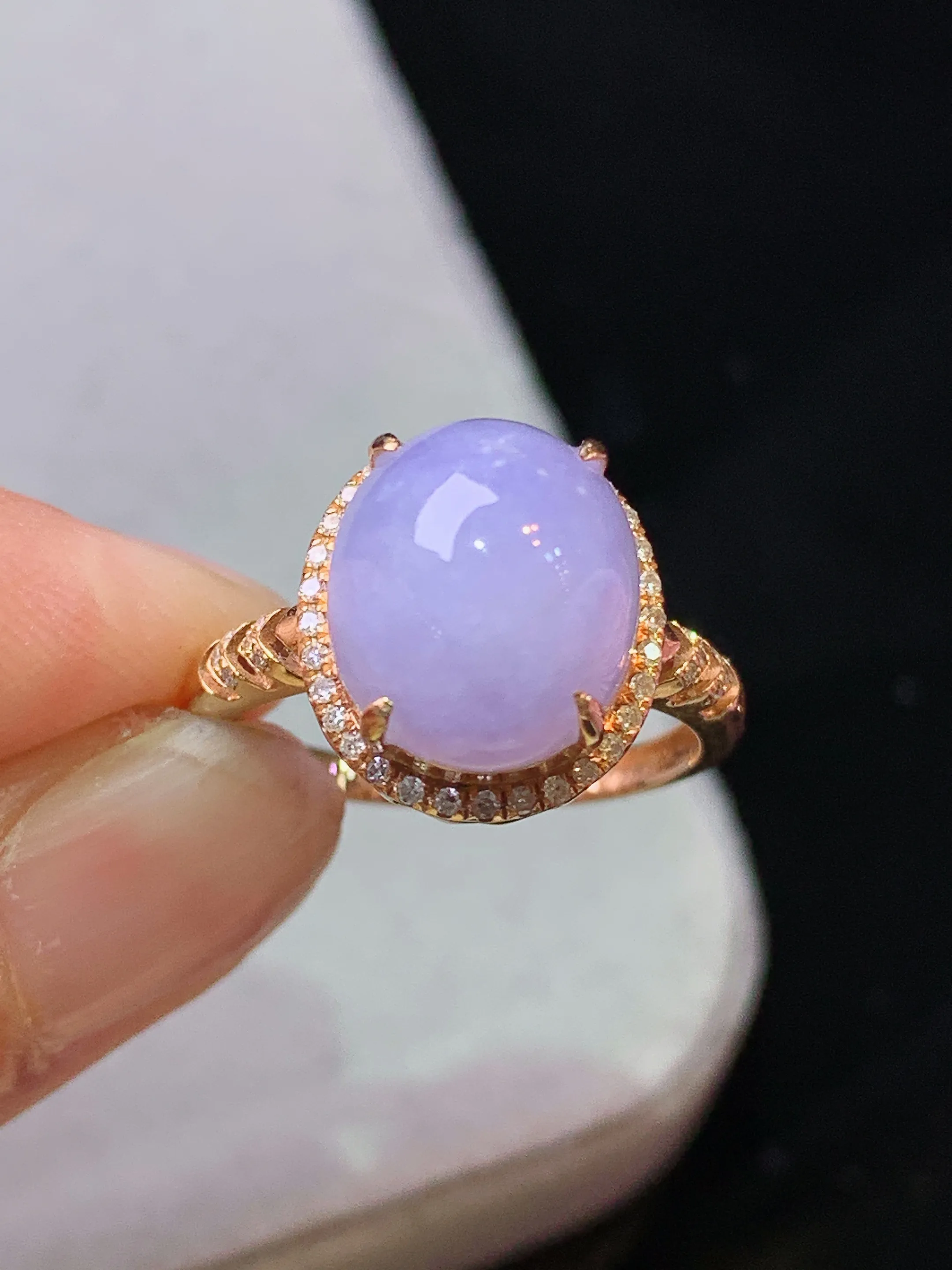 18k金钻镶嵌紫罗兰蛋面戒指 玉质细腻 色泽清新艳丽 圈口13 整体尺寸13.2*11.5*9.6