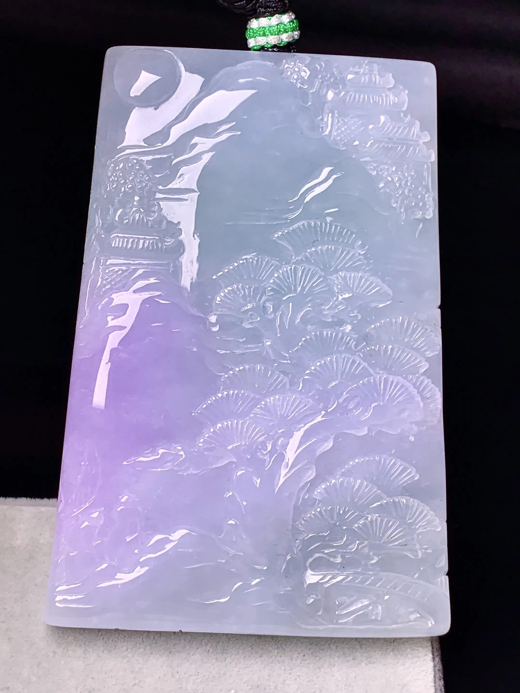 淡春彩山水牌子吊坠 玉质细腻 色泽清新艳丽 整体尺寸60.5*40.8*6.5