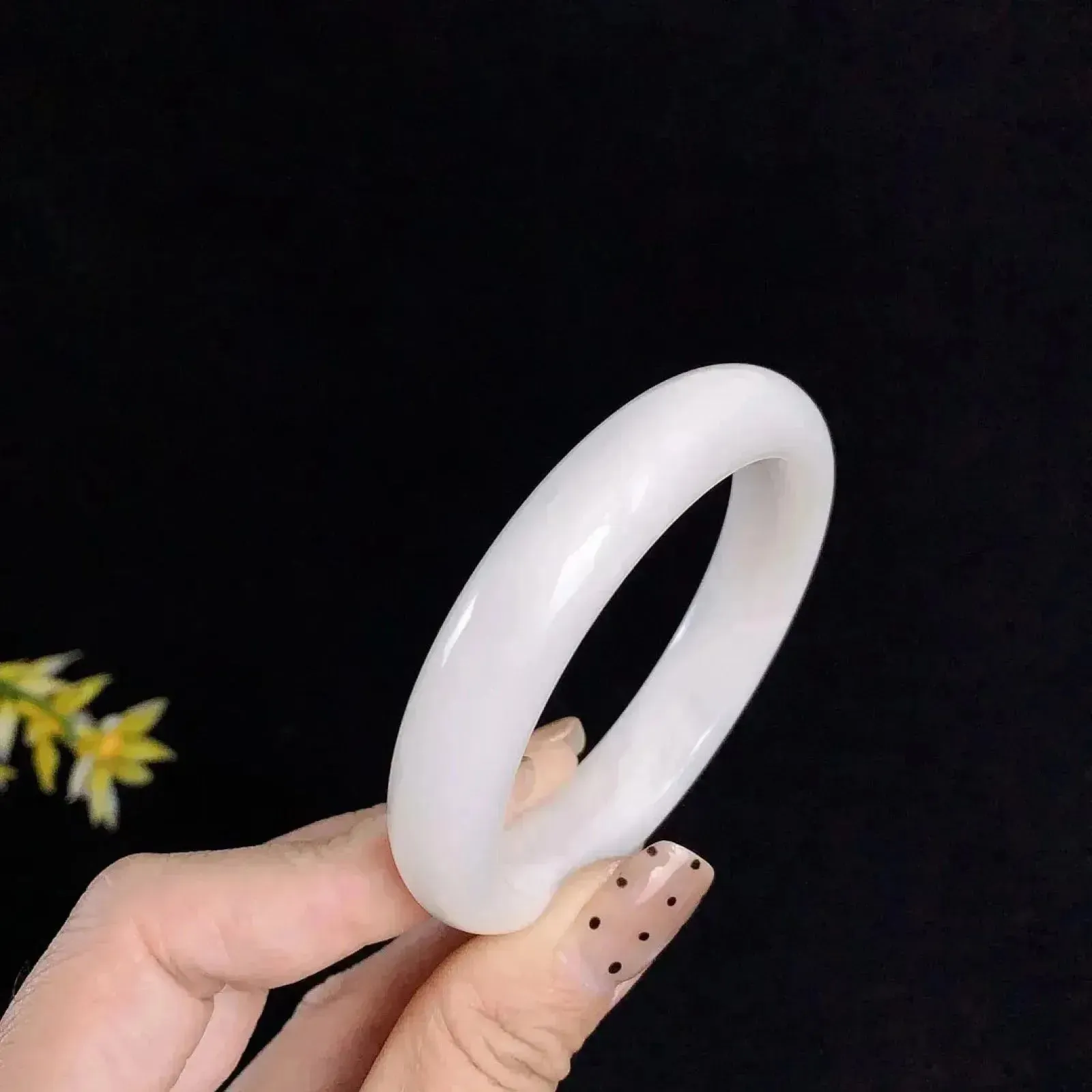 和田玉56.5圈羊脂白手镯！玉质细腻油润 底色纯净 脂粉好，品质高