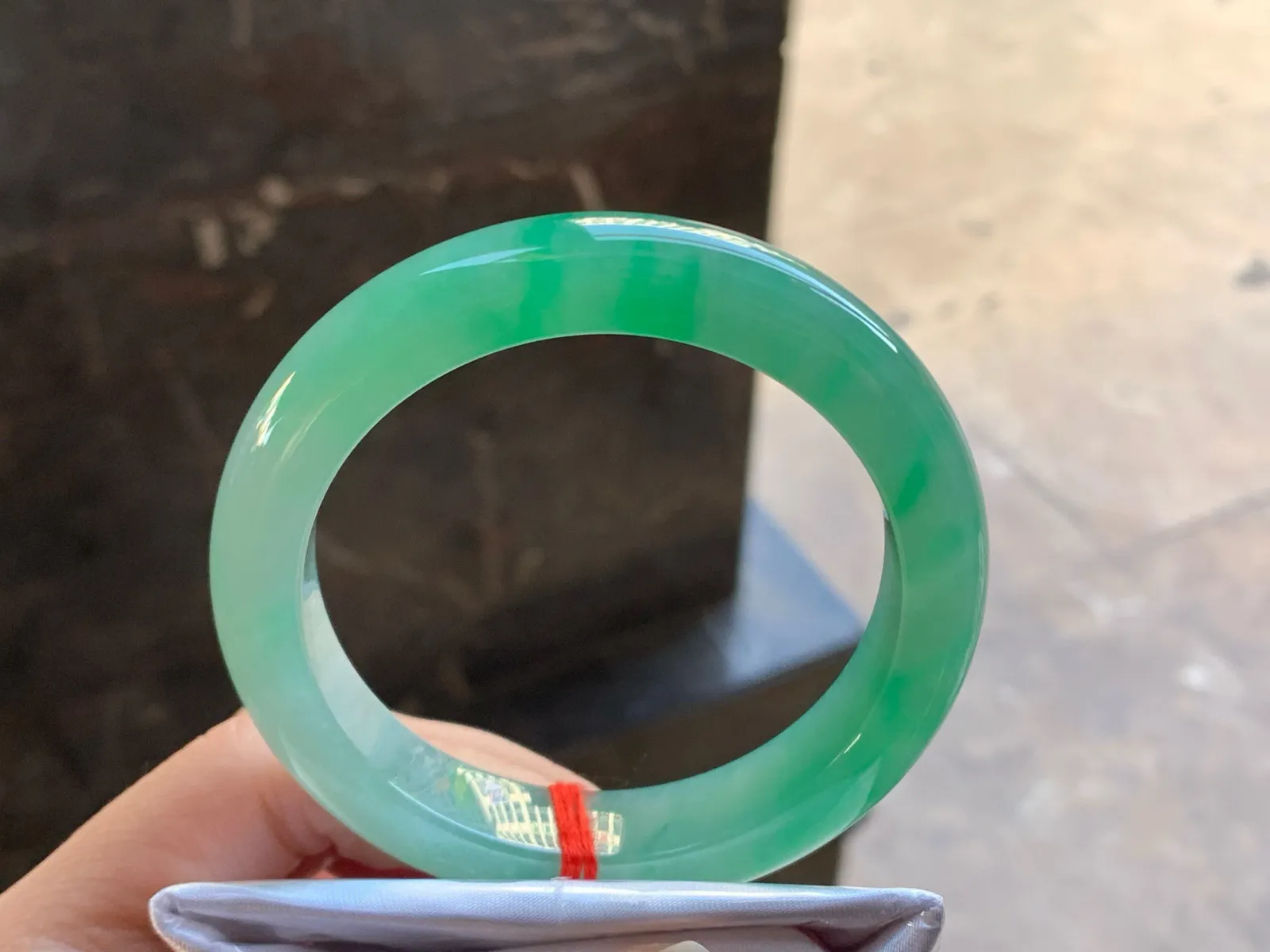 57-12.6-9.5

阳绿色手镯^_^色阳 玉质温润