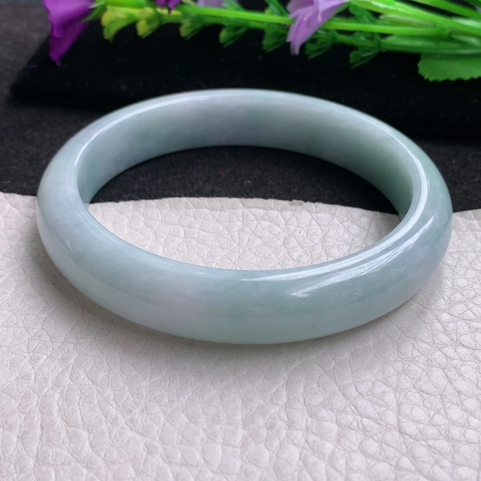 xx大圈口62*12.6*8平安镯 缅甸翡翠精美淡雅水润宽边玉手镯 玉手环