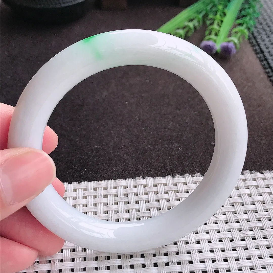 实拍A货翡翠57.5/10.1/10.6老坑精美温润飘阳绿白底青圆条手镯翡翠玉镯女款