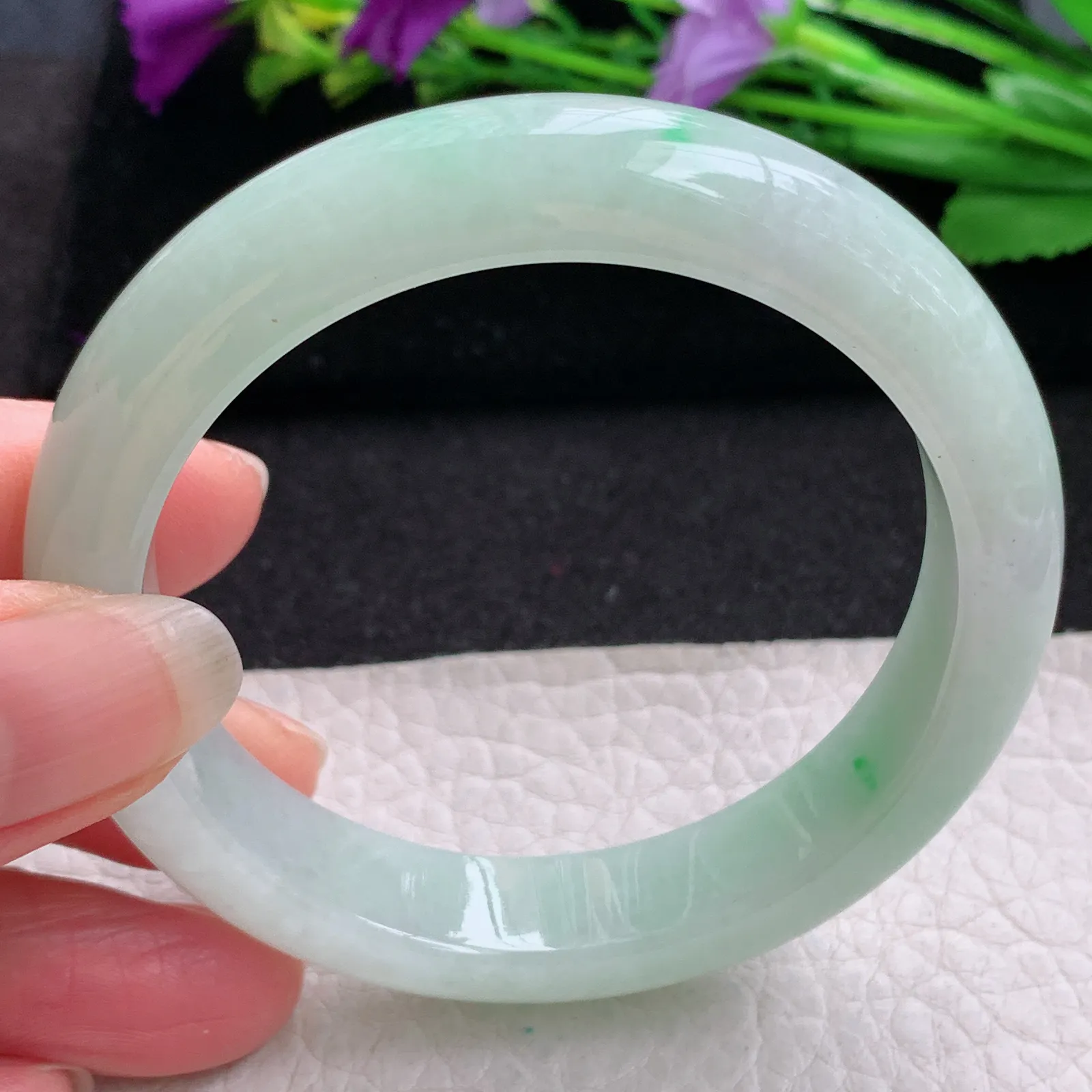 ee实拍55*12*8平安镯 缅甸翡翠精美甜绿底飘阳绿玉手镯 玉手环